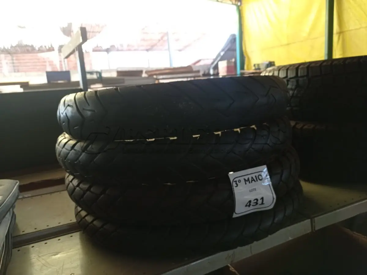 LOTE 431 - 04 PNEUS DIVERSOS PARA MOTO. (NO ESTADO) ATENÇÃO! FAZER A VISITAÇÃO ANTES DE ARREMATAR, NÃO SABEMOS SE FUNCIONA. LEILÃO NÃO TEM GARANTIA E NEM DEVOLUÇÃO, SUJEITO A POSSÍVEIS AVARIAS VISÍVEIS/OCULTAS E/OU AUSÊNCIA DE COMPONENTES.
