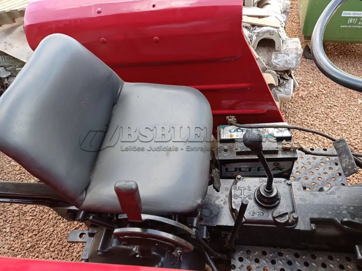 LOTE 485 - 01 MICRO TRATOR.YANMAR, 1030 HORAS, ANO 1996 (NO ESTADO) ATENÇÃO! FAZER A VISITAÇÃO ANTES DE ARREMATAR, NÃO SABEMOS SE FUNCIONA. LEILÃO NÃO TEM GARANTIA E NEM DEVOLUÇÃO, SUJEITO A POSSÍVEIS AVARIAS VISÍVEIS/OCULTAS E/OU AUSÊNCIA DE COMPONENTES.