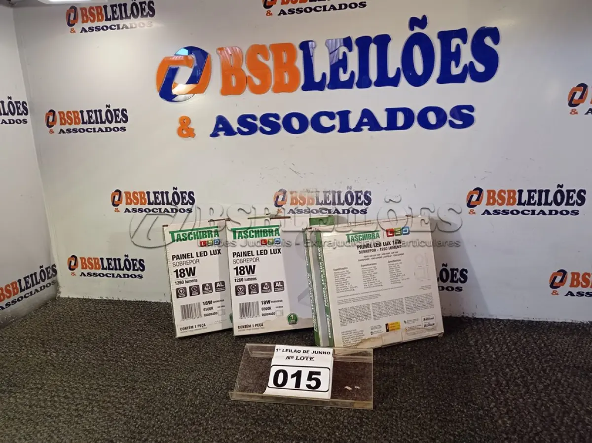 LOTE 015 - 04 LUMINÁRIAS DE LED SOBREPOR QUADRADA 18W 65000K TASHIBRA. (NO ESTADO) ATENÇÃO! FAZER A VISITAÇÃO ANTES DE ARREMATAR, NÃO SABEMOS SE FUNCIONA. LEILÃO NÃO TEM GARANTIA E NEM DEVOLUÇÃO, SUJEITO A POSSÍVEIS AVARIAS VISÍVEIS/OCULTAS E/OU AUSÊNCIA DE COMPONENTES.