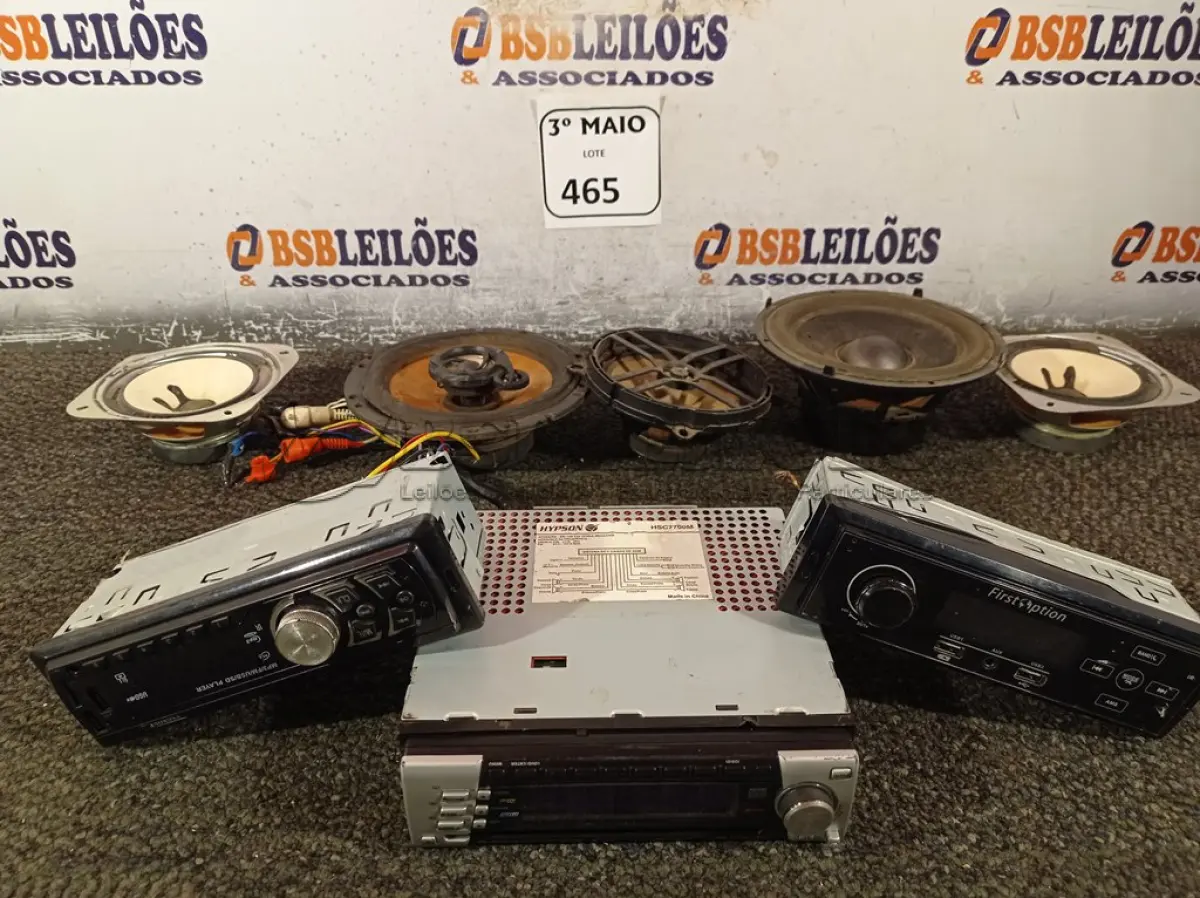 LOTE 465 - 03 APARELHOS DE SOM AUTOMOTIVO E 05 ALTO FALANTES. (NO ESTADO) ATENÇÃO! FAZER A VISITAÇÃO ANTES DE ARREMATAR, NÃO SABEMOS SE FUNCIONA. LEILÃO NÃO TEM GARANTIA E NEM DEVOLUÇÃO, SUJEITO A POSSÍVEIS AVARIAS VISÍVEIS/OCULTAS E/OU AUSÊNCIA DE COMPONENTES.