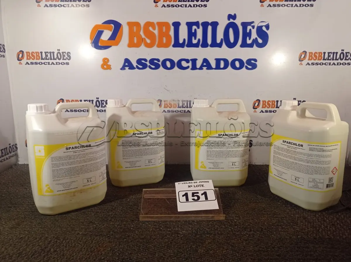 LOTE 151 - 04 GALÕES DE DESINFETANTE PARA SUPERFÍCIES FIXA COM 05 LITROS CADA. (NO ESTADO) ATENÇÃO! FAZER A VISITAÇÃO ANTES DE ARREMATAR, NÃO SABEMOS SE FUNCIONA. LEILÃO NÃO TEM GARANTIA E NEM DEVOLUÇÃO, SUJEITO A POSSÍVEIS AVARIAS VISÍVEIS/OCULTAS E/OU AUSÊNCIA DE COMPONENTES.