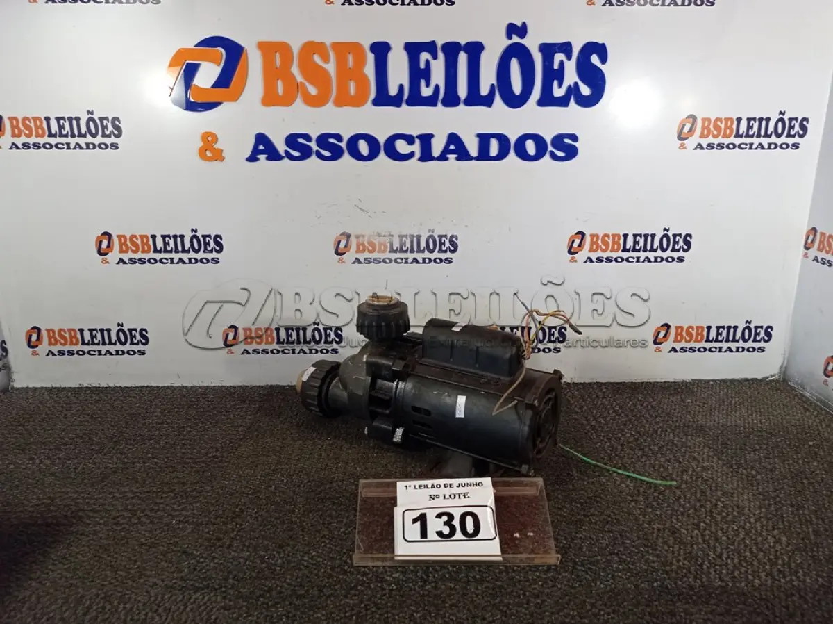 LOTE 130 - 01 MOTOR PARA BANHEIRA OU PISCINA BIVOLT MARCA WEG. (NO ESTADO) ATENÇÃO! FAZER A VISITAÇÃO ANTES DE ARREMATAR, NÃO SABEMOS SE FUNCIONA. LEILÃO NÃO TEM GARANTIA E NEM DEVOLUÇÃO, SUJEITO A POSSÍVEIS AVARIAS VISÍVEIS/OCULTAS E/OU AUSÊNCIA DE COMPONENTES.