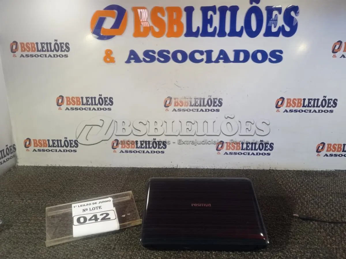 LOTE 042 - 01NETBOK POSITIVO MOBO SEM FONTE. (LIGANDO) (NO ESTADO) ATENÇÃO! FAZER A VISITAÇÃO ANTES DE ARREMATAR, NÃO SABEMOS SE FUNCIONA. LEILÃO NÃO TEM GARANTIA E NEM DEVOLUÇÃO, SUJEITO A POSSÍVEIS AVARIAS VISÍVEIS/OCULTAS E/OU AUSÊNCIA DE COMPONENTES.