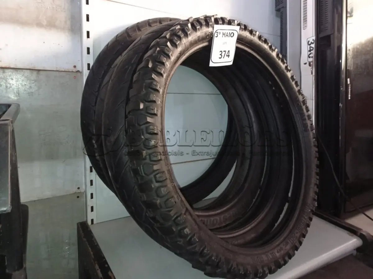 LOTE 374 - 04 PNEUS DIVERSOS PARA MOTO. (NO ESTADO) ATENÇÃO! FAZER A VISITAÇÃO ANTES DE ARREMATAR, NÃO SABEMOS SE FUNCIONA. LEILÃO NÃO TEM GARANTIA E NEM DEVOLUÇÃO, SUJEITO A POSSÍVEIS AVARIAS VISÍVEIS/OCULTAS E/OU AUSÊNCIA DE COMPONENTES.