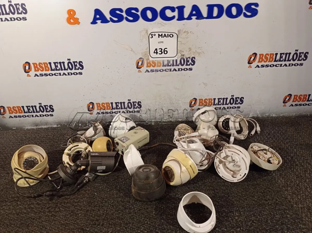 LOTE 436 - 01 LOTE COM DIVERSAS CÂMERAS DE SEGURANÇA. (NO ESTADO) ATENÇÃO! FAZER A VISITAÇÃO ANTES DE ARREMATAR, NÃO SABEMOS SE FUNCIONA. LEILÃO NÃO TEM GARANTIA E NEM DEVOLUÇÃO, SUJEITO A POSSÍVEIS AVARIAS VISÍVEIS/OCULTAS E/OU AUSÊNCIA DE COMPONENTES.