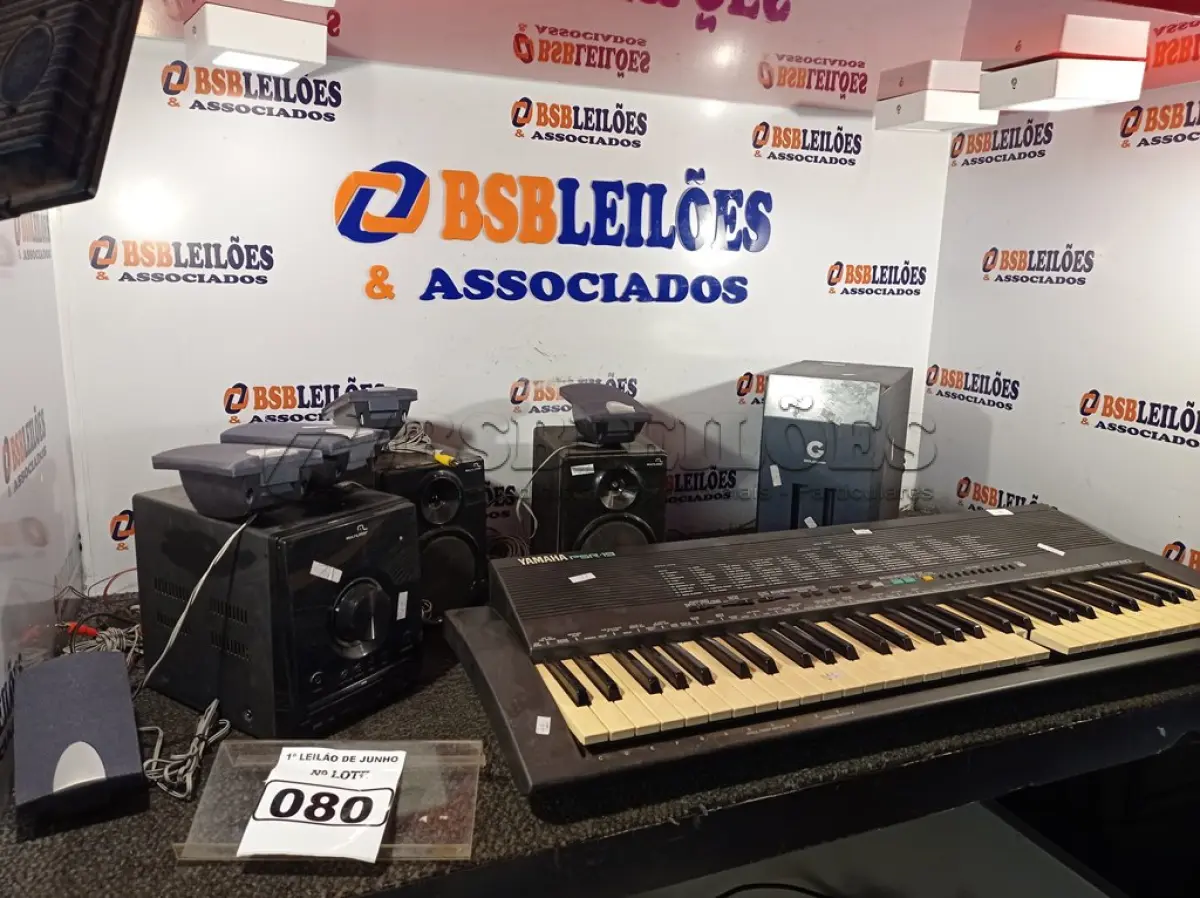 LOTE 080 - 01 APARELHO DE SOM COM 04 CAIXAS, 01 01 TECLADO YAMAHA PSR-19 E 01 CAIXA DE SUBWOOFER GOLDSHIP. (NO ESTADO) ATENÇÃO! FAZER A VISITAÇÃO ANTES DE ARREMATAR, NÃO SABEMOS SE FUNCIONA. LEILÃO NÃO TEM GARANTIA E NEM DEVOLUÇÃO, SUJEITO A POSSÍVEIS AVARIAS VISÍVEIS/OCULTAS E/OU AUSÊNCIA DE COMPONENTES.