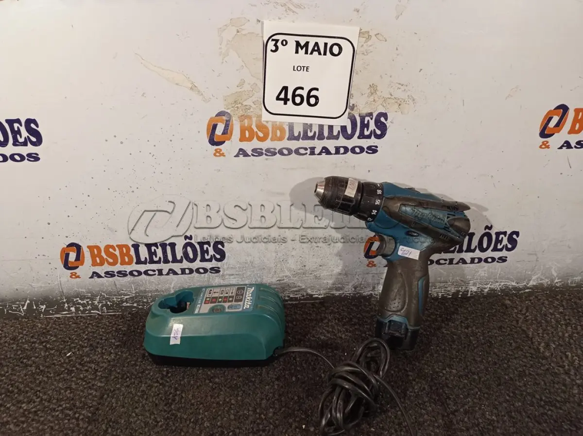 LOTE 466 - 01 PARAFUSADEIRA MAKITA COM CARREGADOR DF330D. (NO ESTADO) ATENÇÃO! FAZER A VISITAÇÃO ANTES DE ARREMATAR, NÃO SABEMOS SE FUNCIONA. LEILÃO NÃO TEM GARANTIA E NEM DEVOLUÇÃO, SUJEITO A POSSÍVEIS AVARIAS VISÍVEIS/OCULTAS E/OU AUSÊNCIA DE COMPONENTES.