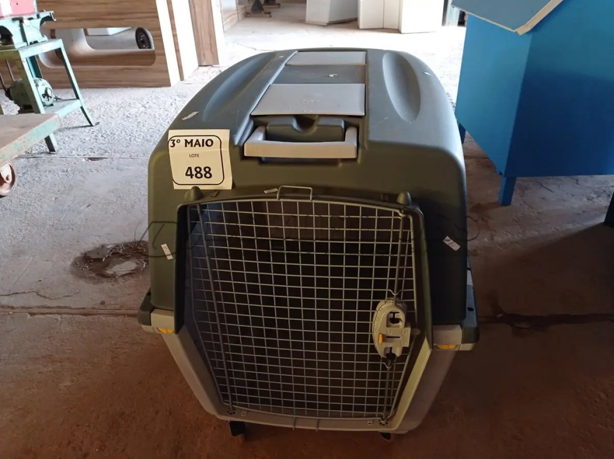 LOTE 488 - 01 CAIXA DE TRANSPORTE PARA PET. (NO ESTADO) ATENÇÃO! FAZER A VISITAÇÃO ANTES DE ARREMATAR, NÃO SABEMOS SE FUNCIONA. LEILÃO NÃO TEM GARANTIA E NEM DEVOLUÇÃO, SUJEITO A POSSÍVEIS AVARIAS VISÍVEIS/OCULTAS E/OU AUSÊNCIA DE COMPONENTES.