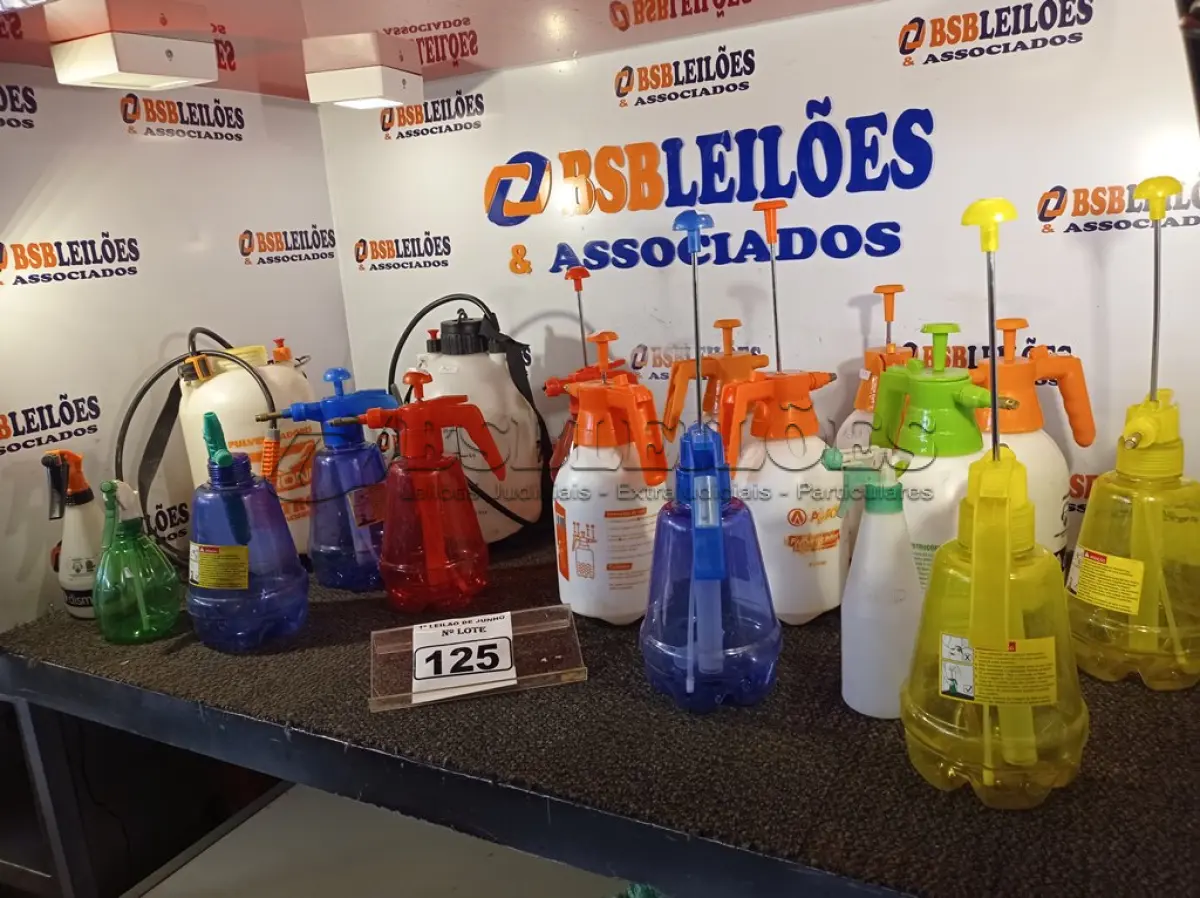 LOTE 125 - 01 LOTE COM VÁRIOS BORRIFADORES COM AVARIAS. (NO ESTADO) ATENÇÃO! FAZER A VISITAÇÃO ANTES DE ARREMATAR, NÃO SABEMOS SE FUNCIONA. LEILÃO NÃO TEM GARANTIA E NEM DEVOLUÇÃO, SUJEITO A POSSÍVEIS AVARIAS VISÍVEIS/OCULTAS E/OU AUSÊNCIA DE COMPONENTES.