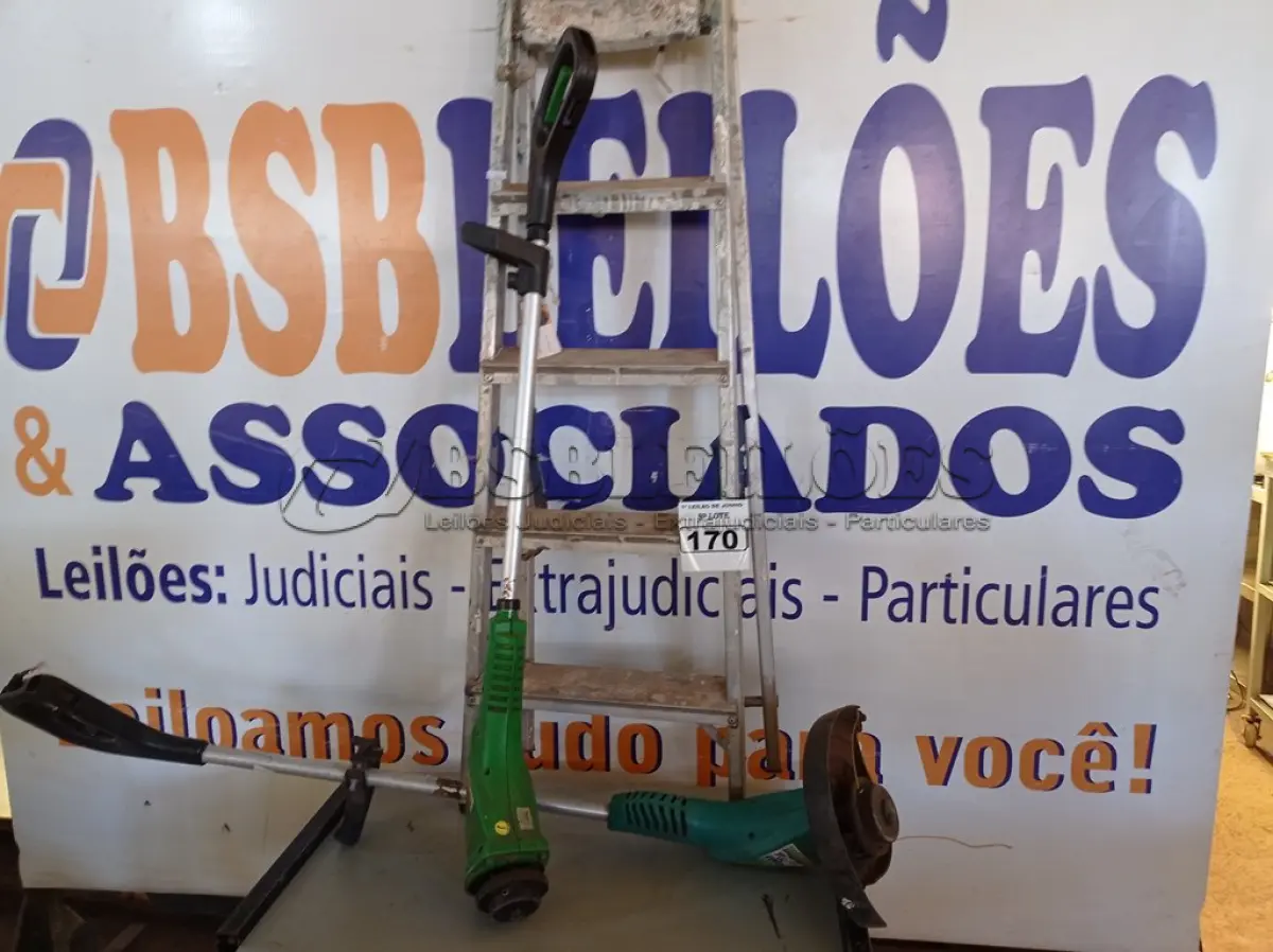 LOTE 170 - 01 ESCADA E 02 ROÇADEIRAS ELÉTRICAS. (NO ESTADO) ATENÇÃO! FAZER A VISITAÇÃO ANTES DE ARREMATAR, NÃO SABEMOS SE FUNCIONA. LEILÃO NÃO TEM GARANTIA E NEM DEVOLUÇÃO, SUJEITO A POSSÍVEIS AVARIAS VISÍVEIS/OCULTAS E/OU AUSÊNCIA DE COMPONENTES.