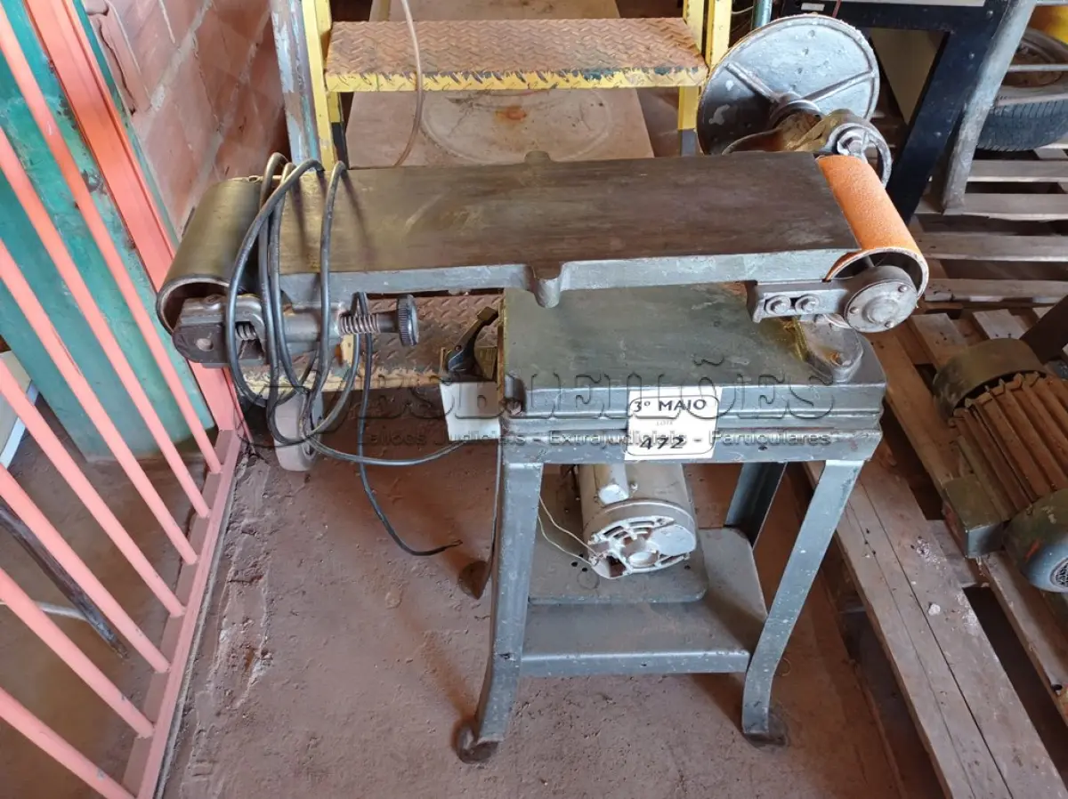 LOTE 472 - 01 LIXADEIRA DE CINTA COM MOTOR MONOFÁSICO. (NO ESTADO) ATENÇÃO! FAZER A VISITAÇÃO ANTES DE ARREMATAR, NÃO SABEMOS SE FUNCIONA. LEILÃO NÃO TEM GARANTIA E NEM DEVOLUÇÃO, SUJEITO A POSSÍVEIS AVARIAS VISÍVEIS/OCULTAS E/OU AUSÊNCIA DE COMPONENTES.