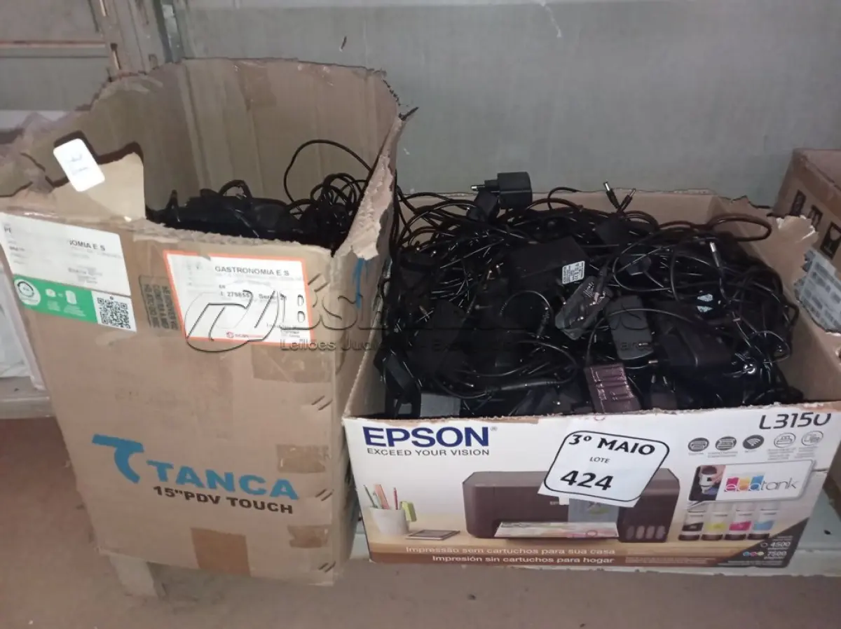 LOTE 424 - 01 LOTE COM GRANDE QUANTIDADE DE DIVERSOS ADAPTADORES. (NO ESTADO) ATENÇÃO! FAZER A VISITAÇÃO ANTES DE ARREMATAR, NÃO SABEMOS SE FUNCIONA. LEILÃO NÃO TEM GARANTIA E NEM DEVOLUÇÃO, SUJEITO A POSSÍVEIS AVARIAS VISÍVEIS/OCULTAS E/OU AUSÊNCIA DE COMPONENTES.