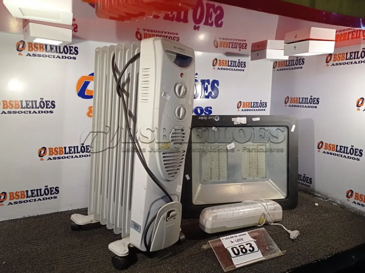 LOTE 083 - 01 PAINEL DE LED, 01 LUMINÁRIA DE EMERGÊNCIA E 01 AQUECEDOR. (NO ESTADO) ATENÇÃO! FAZER A VISITAÇÃO ANTES DE ARREMATAR, NÃO SABEMOS SE FUNCIONA. LEILÃO NÃO TEM GARANTIA E NEM DEVOLUÇÃO, SUJEITO A POSSÍVEIS AVARIAS VISÍVEIS/OCULTAS E/OU AUSÊNCIA DE COMPONENTES.