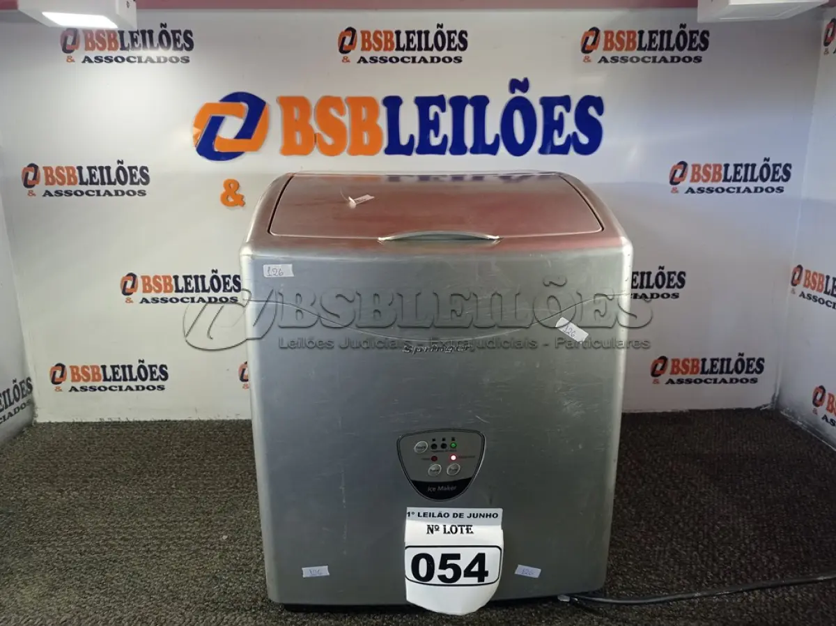 LOTE 054 - 01 MÁQUINA DE GELO ICMA0155B MARCA SPRINGER 220V. (LIGANDO) (NO ESTADO) ATENÇÃO! FAZER A VISITAÇÃO ANTES DE ARREMATAR, NÃO SABEMOS SE FUNCIONA. LEILÃO NÃO TEM GARANTIA E NEM DEVOLUÇÃO, SUJEITO A POSSÍVEIS AVARIAS VISÍVEIS/OCULTAS E/OU AUSÊNCIA DE COMPONENTES.