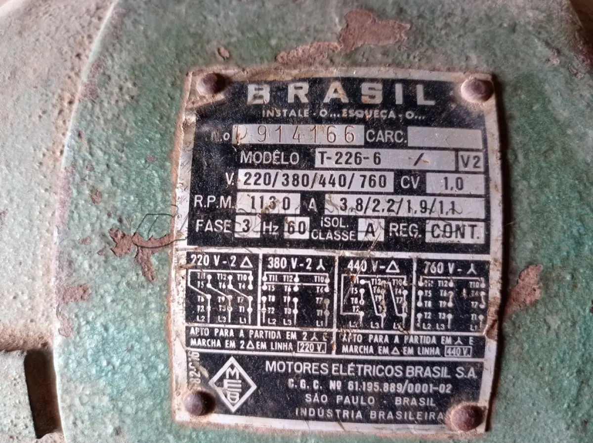 LOTE 474 - 01 PLAINA DESEMPENADEIRA DE BANCADA MARCA ACERBI. (NO ESTADO) ATENÇÃO! FAZER A VISITAÇÃO ANTES DE ARREMATAR, NÃO SABEMOS SE FUNCIONA. LEILÃO NÃO TEM GARANTIA E NEM DEVOLUÇÃO, SUJEITO A POSSÍVEIS AVARIAS VISÍVEIS/OCULTAS E/OU AUSÊNCIA DE COMPONENTES.