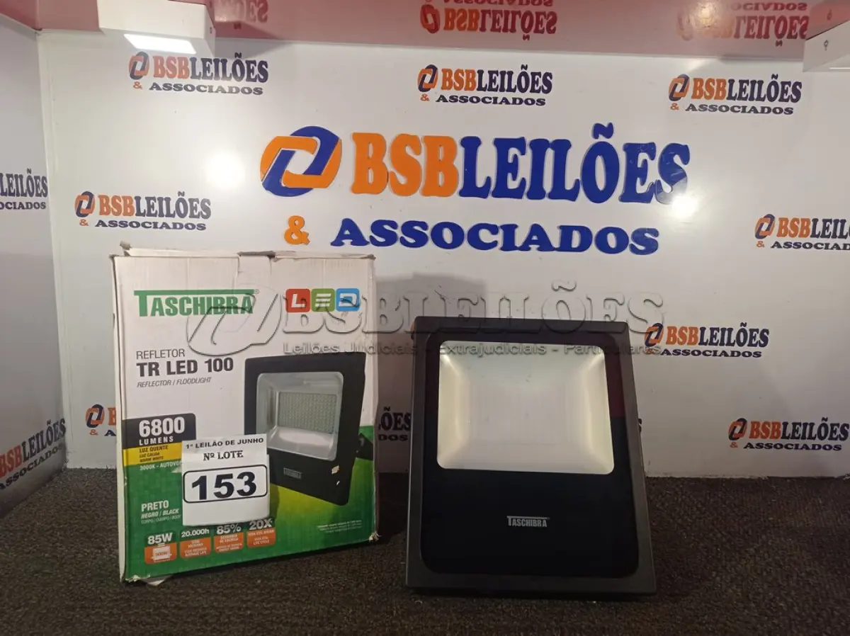LOTE 153 - 01 REFLETOR TR LED 100 6.800 LUMENS LUZ QUENTE 3000K AUTOVOLT MARCA TASCHIBRA. (NOVO) (NO ESTADO) ATENÇÃO! FAZER A VISITAÇÃO ANTES DE ARREMATAR, NÃO SABEMOS SE FUNCIONA. LEILÃO NÃO TEM GARANTIA E NEM DEVOLUÇÃO, SUJEITO A POSSÍVEIS AVARIAS VISÍVEIS/OCULTAS E/OU AUSÊNCIA DE COMPONENTES.
