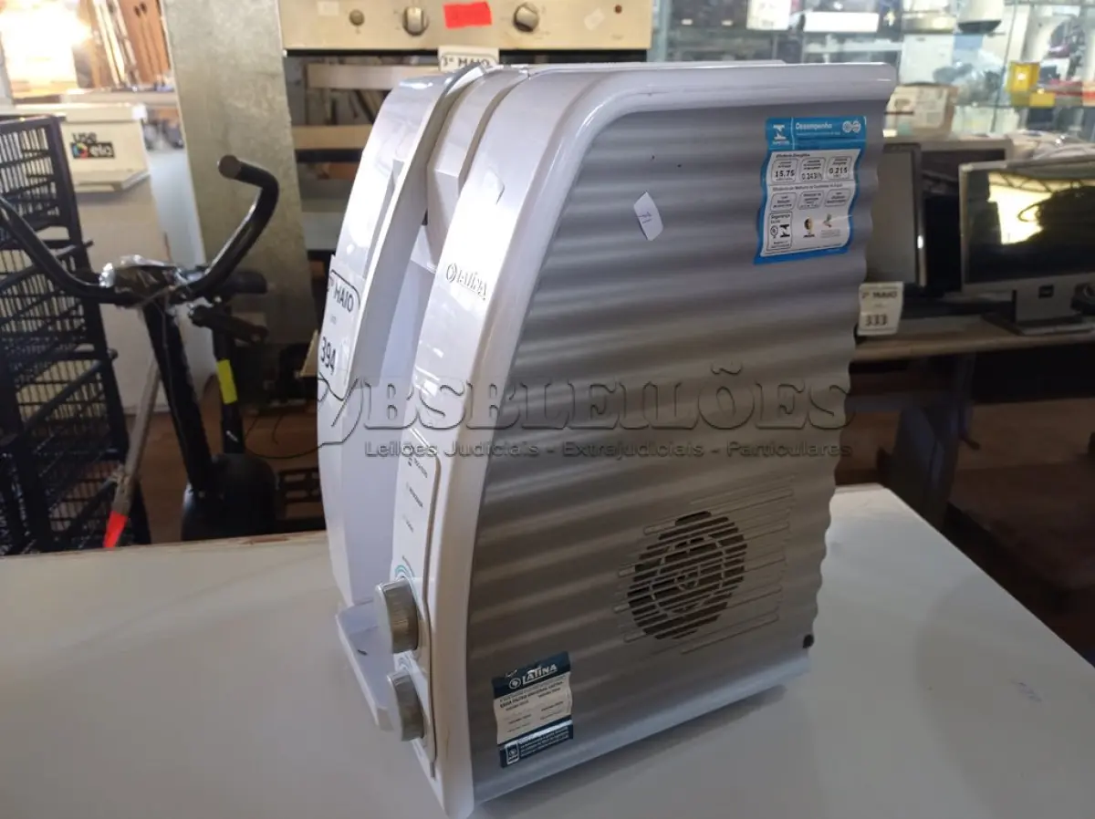 LOTE 394 - 01 BEBEDOURO MARCA LATINA BIVOLTS. (NO ESTADO) ATENÇÃO! FAZER A VISITAÇÃO ANTES DE ARREMATAR, NÃO SABEMOS SE FUNCIONA. LEILÃO NÃO TEM GARANTIA E NEM DEVOLUÇÃO, SUJEITO A POSSÍVEIS AVARIAS VISÍVEIS/OCULTAS E/OU AUSÊNCIA DE COMPONENTES.