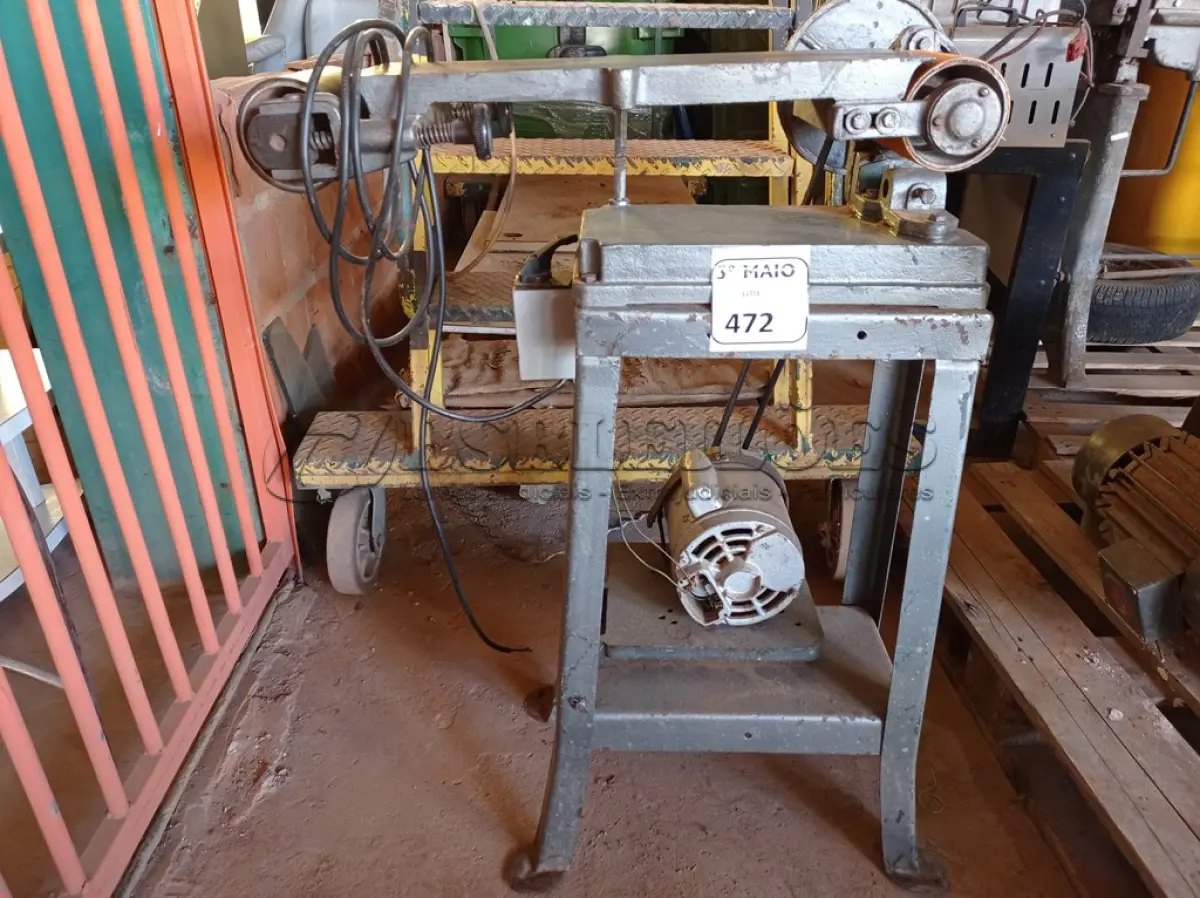LOTE 472 - 01 LIXADEIRA DE CINTA COM MOTOR MONOFÁSICO. (NO ESTADO) ATENÇÃO! FAZER A VISITAÇÃO ANTES DE ARREMATAR, NÃO SABEMOS SE FUNCIONA. LEILÃO NÃO TEM GARANTIA E NEM DEVOLUÇÃO, SUJEITO A POSSÍVEIS AVARIAS VISÍVEIS/OCULTAS E/OU AUSÊNCIA DE COMPONENTES.