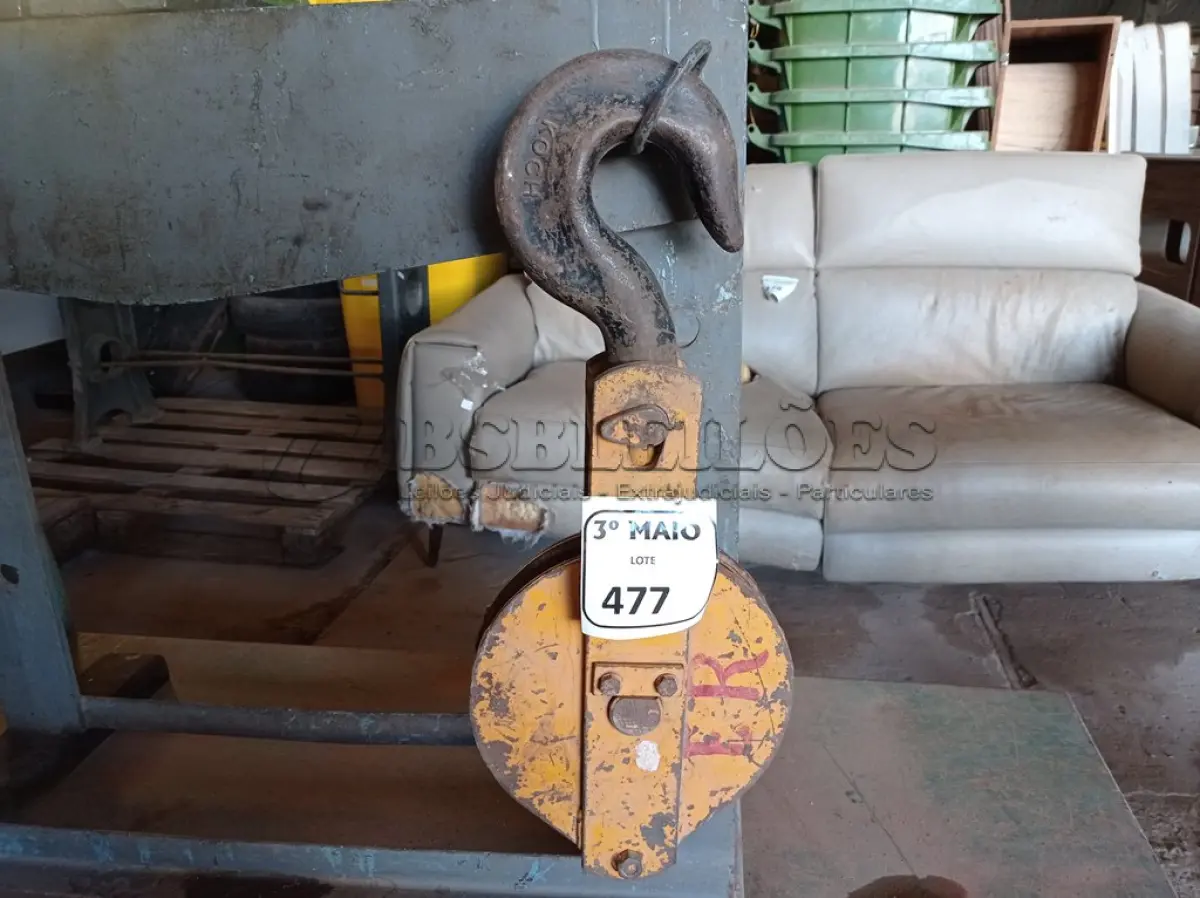 LOTE 477 - 01 GANCHO PARA GUINCHO. (NO ESTADO) ATENÇÃO! FAZER A VISITAÇÃO ANTES DE ARREMATAR, NÃO SABEMOS SE FUNCIONA. LEILÃO NÃO TEM GARANTIA E NEM DEVOLUÇÃO, SUJEITO A POSSÍVEIS AVARIAS VISÍVEIS/OCULTAS E/OU AUSÊNCIA DE COMPONENTES.
