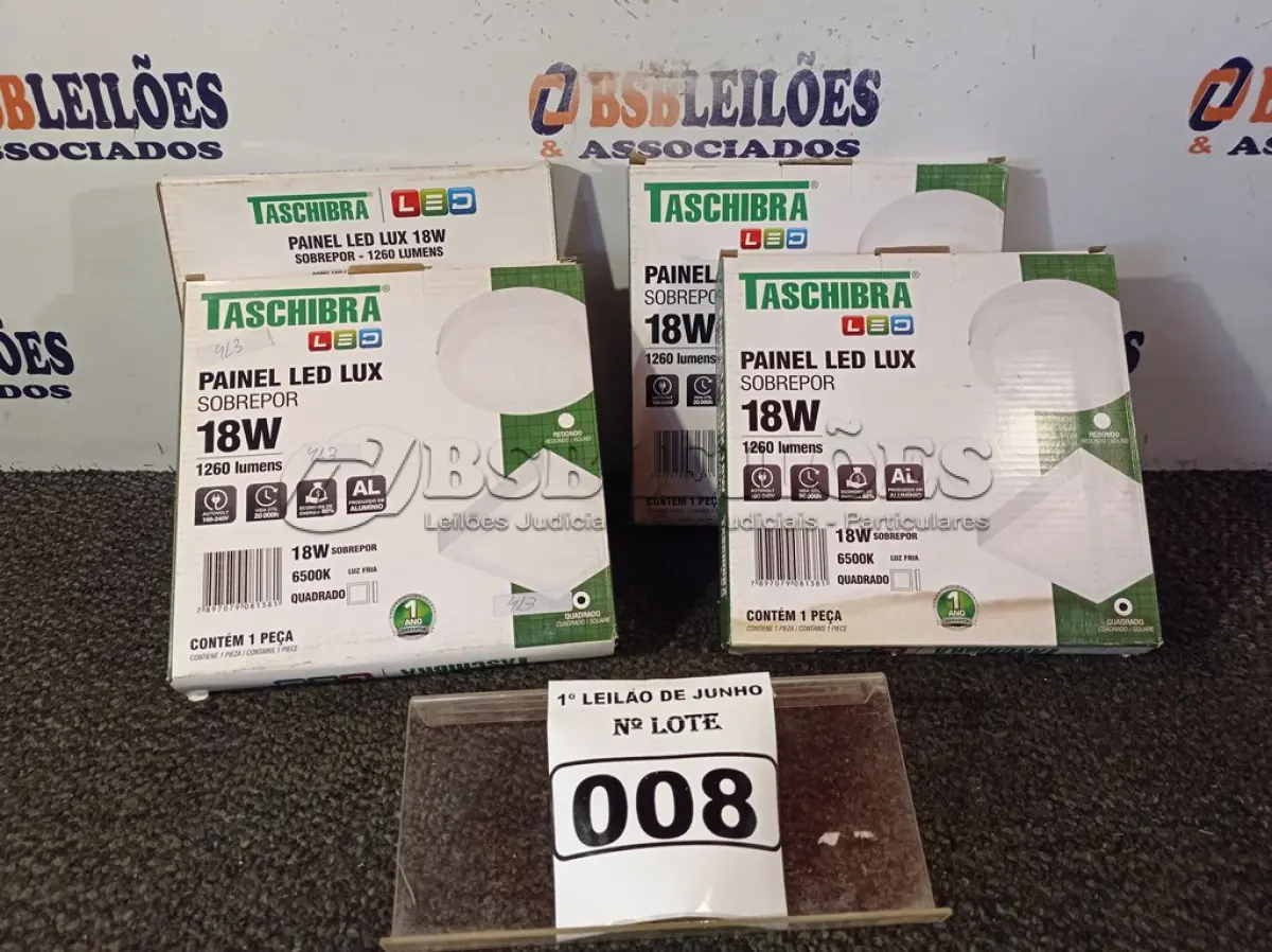 LOTE 008 - 04 LUMINÁRIAS DE LED SOBREPOR QUADRADA 240V, 18W E 6500K MARCA DECORLUX. (NO ESTADO) ATENÇÃO! FAZER A VISITAÇÃO ANTES DE ARREMATAR, NÃO SABEMOS SE FUNCIONA. LEILÃO NÃO TEM GARANTIA E NEM DEVOLUÇÃO, SUJEITO A POSSÍVEIS AVARIAS VISÍVEIS/OCULTAS E/OU AUSÊNCIA DE COMPONENTES.