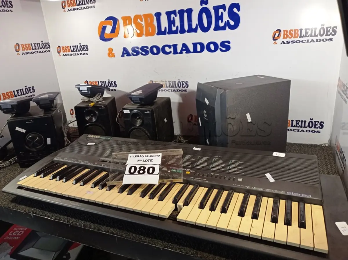 LOTE 080 - 01 APARELHO DE SOM COM 04 CAIXAS, 01 01 TECLADO YAMAHA PSR-19 E 01 CAIXA DE SUBWOOFER GOLDSHIP. (NO ESTADO) ATENÇÃO! FAZER A VISITAÇÃO ANTES DE ARREMATAR, NÃO SABEMOS SE FUNCIONA. LEILÃO NÃO TEM GARANTIA E NEM DEVOLUÇÃO, SUJEITO A POSSÍVEIS AVARIAS VISÍVEIS/OCULTAS E/OU AUSÊNCIA DE COMPONENTES.