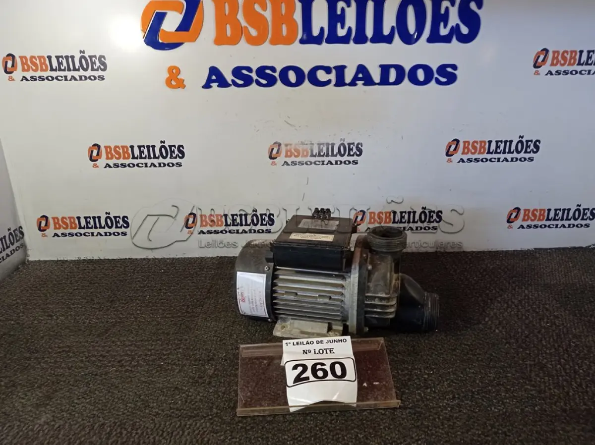 LOTE 260 - 01 MOTO BOMBA 220V. (NO ESTADO) ATENÇÃO! FAZER A VISITAÇÃO ANTES DE ARREMATAR, NÃO SABEMOS SE FUNCIONA. LEILÃO NÃO TEM GARANTIA E NEM DEVOLUÇÃO, SUJEITO A POSSÍVEIS AVARIAS VISÍVEIS/OCULTAS E/OU AUSÊNCIA DE COMPONENTES.