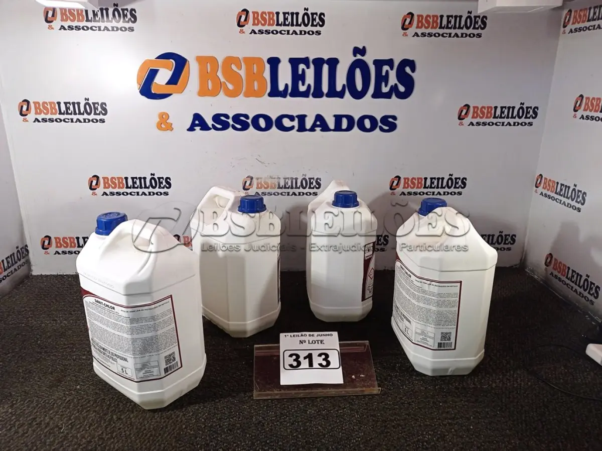 LOTE 313 - 04 GALÕES DE DESINFETANTE PARA INDÚSTRIA ALIMENTÍCIA E AFINS, EXCLUSIVAMENTE PARA USO PROFISSIONAL. CADA GALÃO CONTÉM 5 LITROS. (NO ESTADO) ATENÇÃO! FAZER A VISITAÇÃO ANTES DE ARREMATAR, NÃO SABEMOS SE FUNCIONA. LEILÃO NÃO TEM GARANTIA E NEM DEVOLUÇÃO, SUJEITO A POSSÍVEIS AVARIAS VISÍVEIS/OCULTAS E/OU AUSÊNCIA DE COMPONENTES.