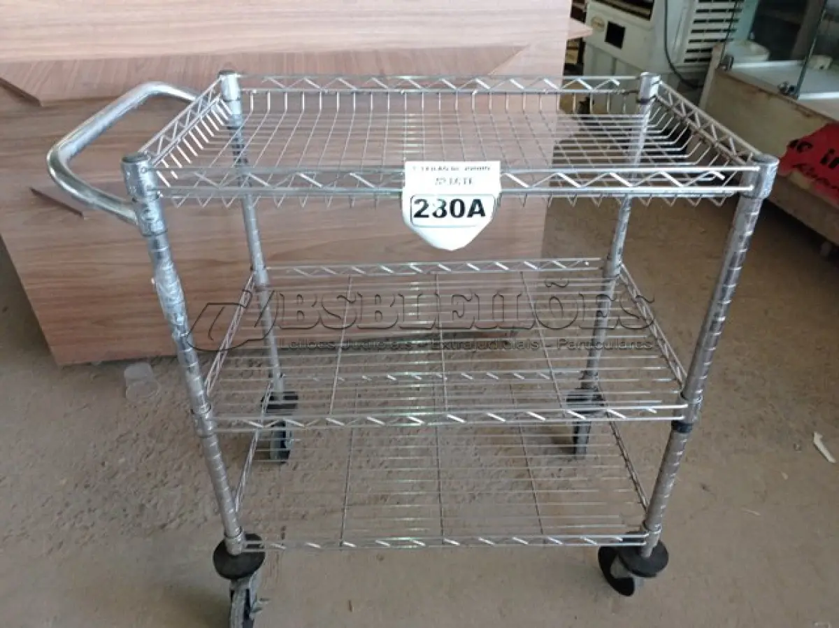 LOTE 280 - 01 CARRINHO PARA COPA COM 03 BANDEJAS E RODINHAS. (NO ESTADO) ATENÇÃO! FAZER A VISITAÇÃO ANTES DE ARREMATAR, NÃO SABEMOS SE FUNCIONA. LEILÃO NÃO TEM GARANTIA E NEM DEVOLUÇÃO, SUJEITO A POSSÍVEIS AVARIAS VISÍVEIS/OCULTAS E/OU AUSÊNCIA DE COMPONENTES.