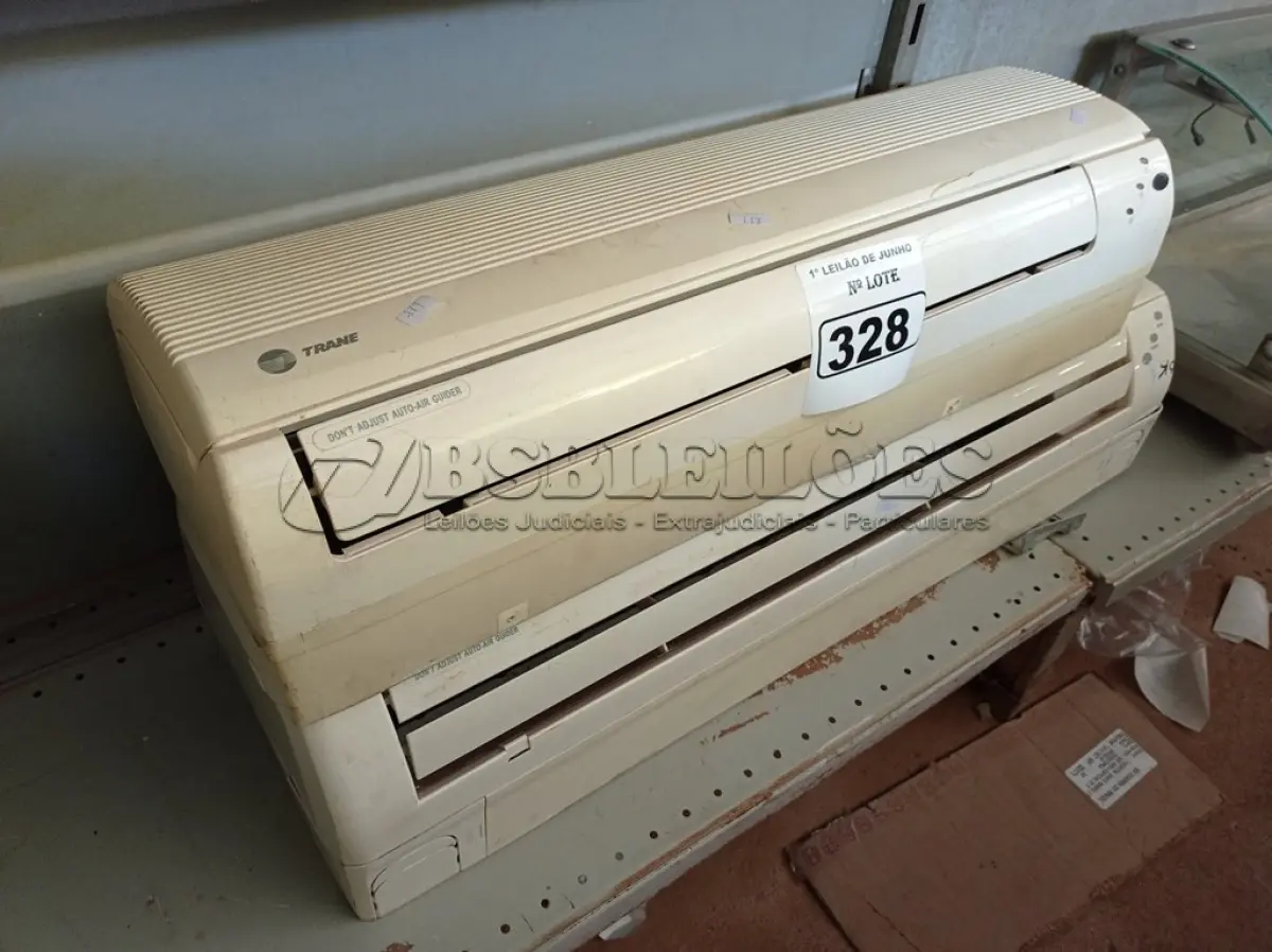 LOTE 328 - 02 EVAPORADORAS MARCA TRANE. (NO ESTADO) ATENÇÃO! FAZER A VISITAÇÃO ANTES DE ARREMATAR, NÃO SABEMOS SE FUNCIONA. LEILÃO NÃO TEM GARANTIA E NEM DEVOLUÇÃO, SUJEITO A POSSÍVEIS AVARIAS VISÍVEIS/OCULTAS E/OU AUSÊNCIA DE COMPONENTES.