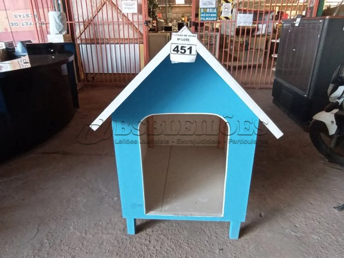 LOTE 451 - 01 CASA DE PET NA COR AZUL. (NO ESTADO) ATENÇÃO! FAZER A VISITAÇÃO ANTES DE ARREMATAR, NÃO SABEMOS SE FUNCIONA. LEILÃO NÃO TEM GARANTIA E NEM DEVOLUÇÃO, SUJEITO A POSSÍVEIS AVARIAS VISÍVEIS/OCULTAS E/OU AUSÊNCIA DE COMPONENTES.