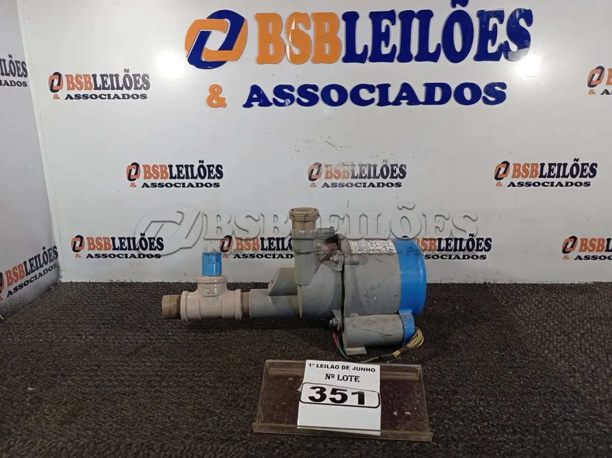 LOTE 351 - 01 MOTOR DE INDUÇÃO MONOFÁSICO DE GAIOLA 220V COM AVARIAS. (NO ESTADO) ATENÇÃO! FAZER A VISITAÇÃO ANTES DE ARREMATAR, NÃO SABEMOS SE FUNCIONA. LEILÃO NÃO TEM GARANTIA E NEM DEVOLUÇÃO, SUJEITO A POSSÍVEIS AVARIAS VISÍVEIS/OCULTAS E/OU AUSÊNCIA DE COMPONENTES.