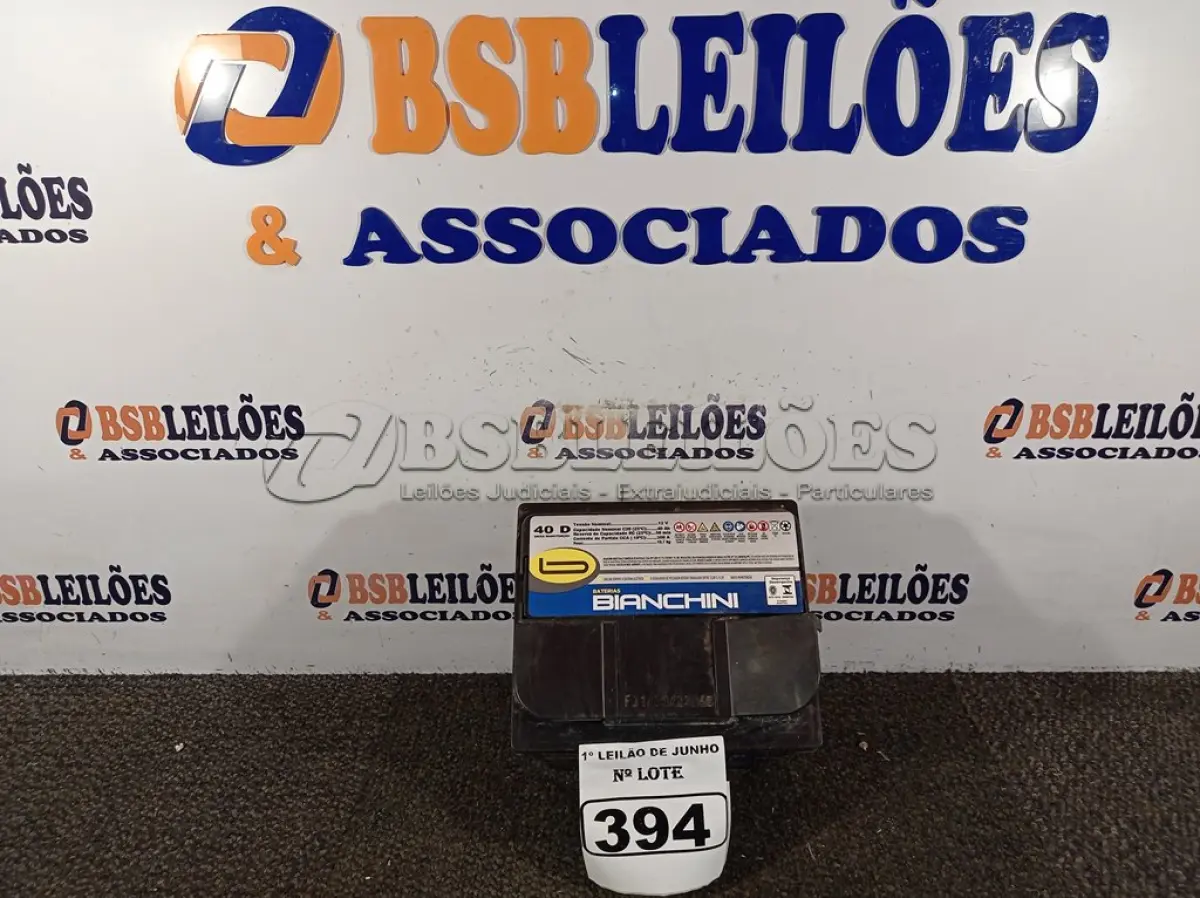 LOTE 394 - 01 BATERIA PARA VEÍCULO DE 40AH. (NO ESTADO) ATENÇÃO! FAZER A VISITAÇÃO ANTES DE ARREMATAR, NÃO SABEMOS SE FUNCIONA. LEILÃO NÃO TEM GARANTIA E NEM DEVOLUÇÃO, SUJEITO A POSSÍVEIS AVARIAS VISÍVEIS/OCULTAS E/OU AUSÊNCIA DE COMPONENTES.