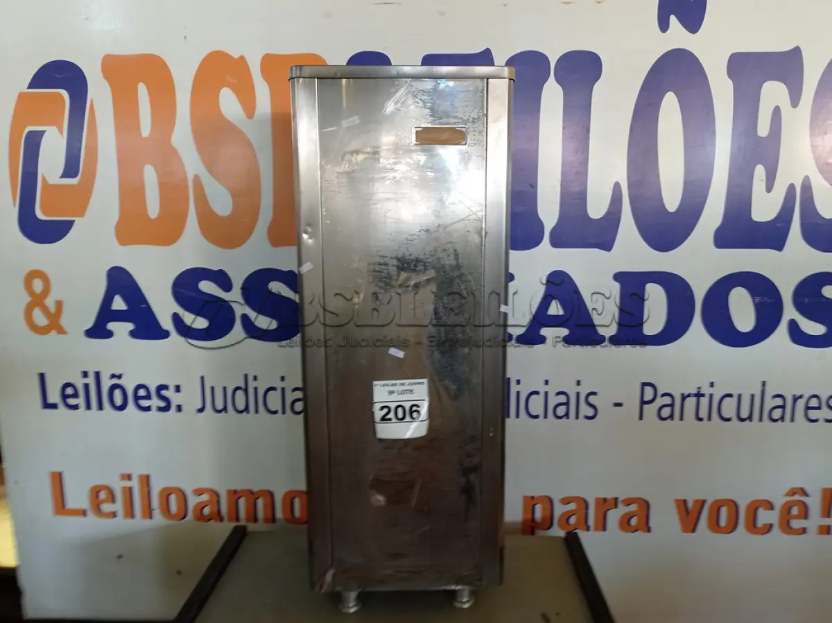 LOTE 206 - 01 BEBEDOURO REFRIGERADO EM INOX. (NO ESTADO) ATENÇÃO! FAZER A VISITAÇÃO ANTES DE ARREMATAR, NÃO SABEMOS SE FUNCIONA. LEILÃO NÃO TEM GARANTIA E NEM DEVOLUÇÃO, SUJEITO A POSSÍVEIS AVARIAS VISÍVEIS/OCULTAS E/OU AUSÊNCIA DE COMPONENTES.