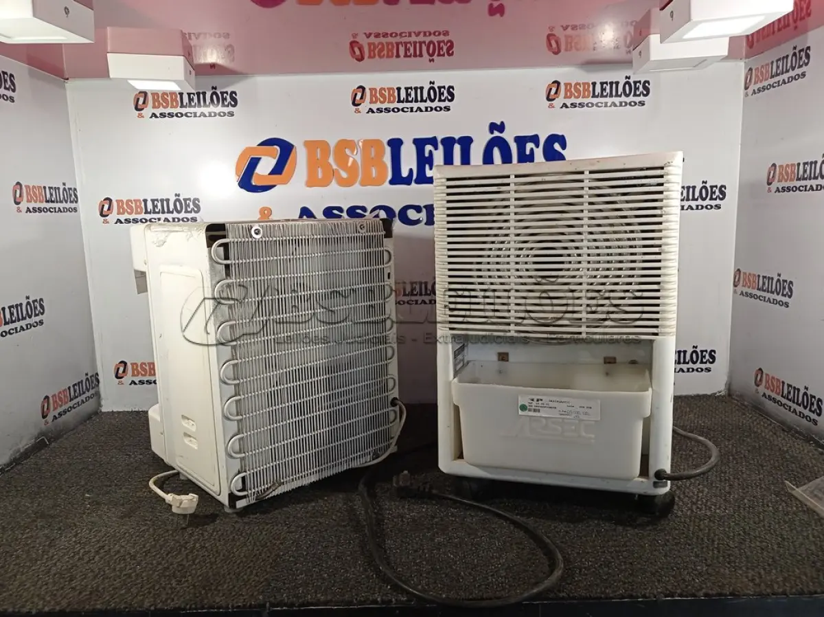 LOTE 331 - 01 PURIFICADOR DE ÁGUA MARCA SOFT E 01 DESUMIDIFICADOR. (NO ESTADO) ATENÇÃO! FAZER A VISITAÇÃO ANTES DE ARREMATAR, NÃO SABEMOS SE FUNCIONA. LEILÃO NÃO TEM GARANTIA E NEM DEVOLUÇÃO, SUJEITO A POSSÍVEIS AVARIAS VISÍVEIS/OCULTAS E/OU AUSÊNCIA DE COMPONENTES.