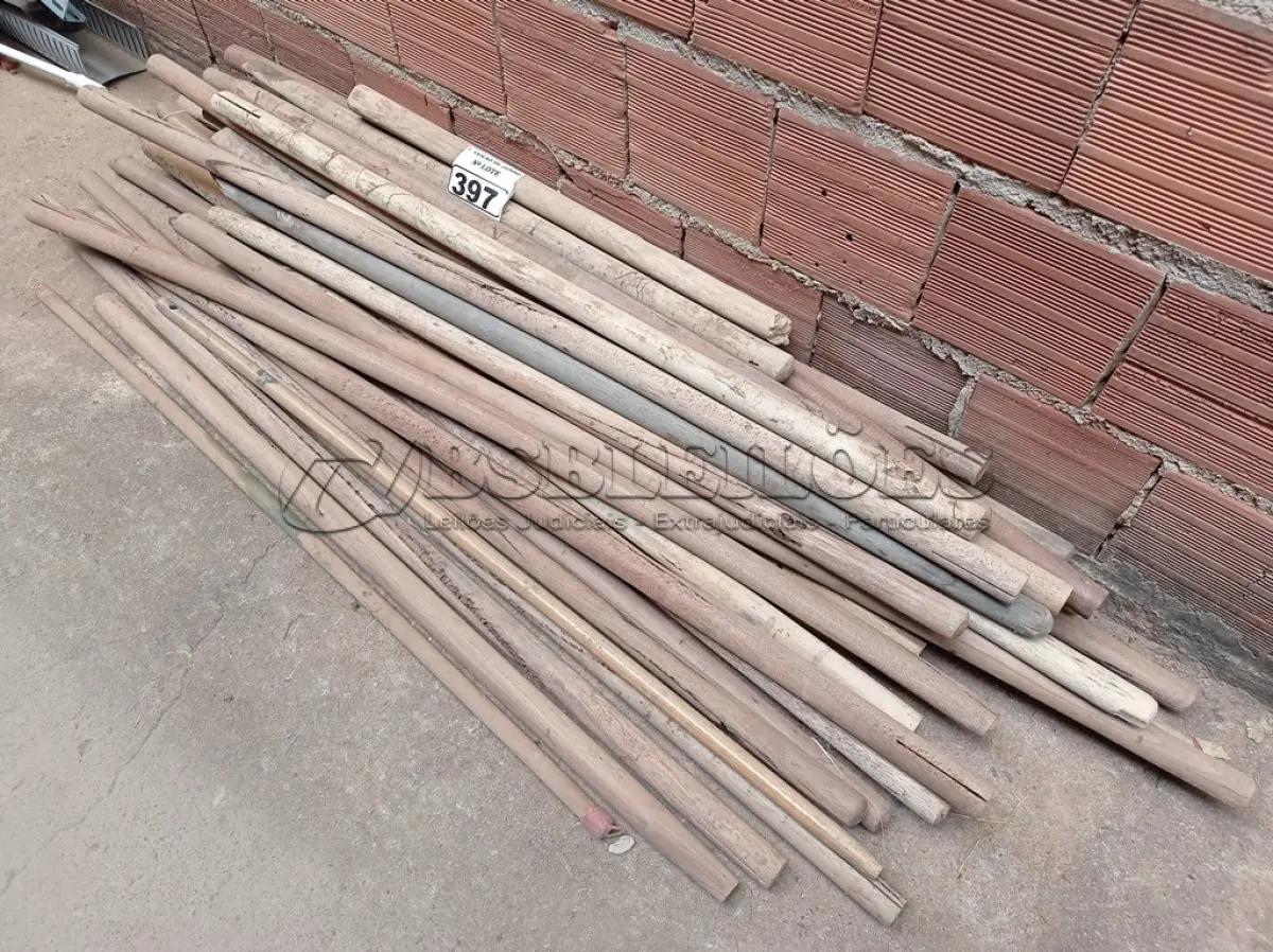 LOTE 397 - 01 LOTE COM DIVERSOS CABOS. (NO ESTADO) ATENÇÃO! FAZER A VISITAÇÃO ANTES DE ARREMATAR, NÃO SABEMOS SE FUNCIONA. LEILÃO NÃO TEM GARANTIA E NEM DEVOLUÇÃO, SUJEITO A POSSÍVEIS AVARIAS VISÍVEIS/OCULTAS E/OU AUSÊNCIA DE COMPONENTES.