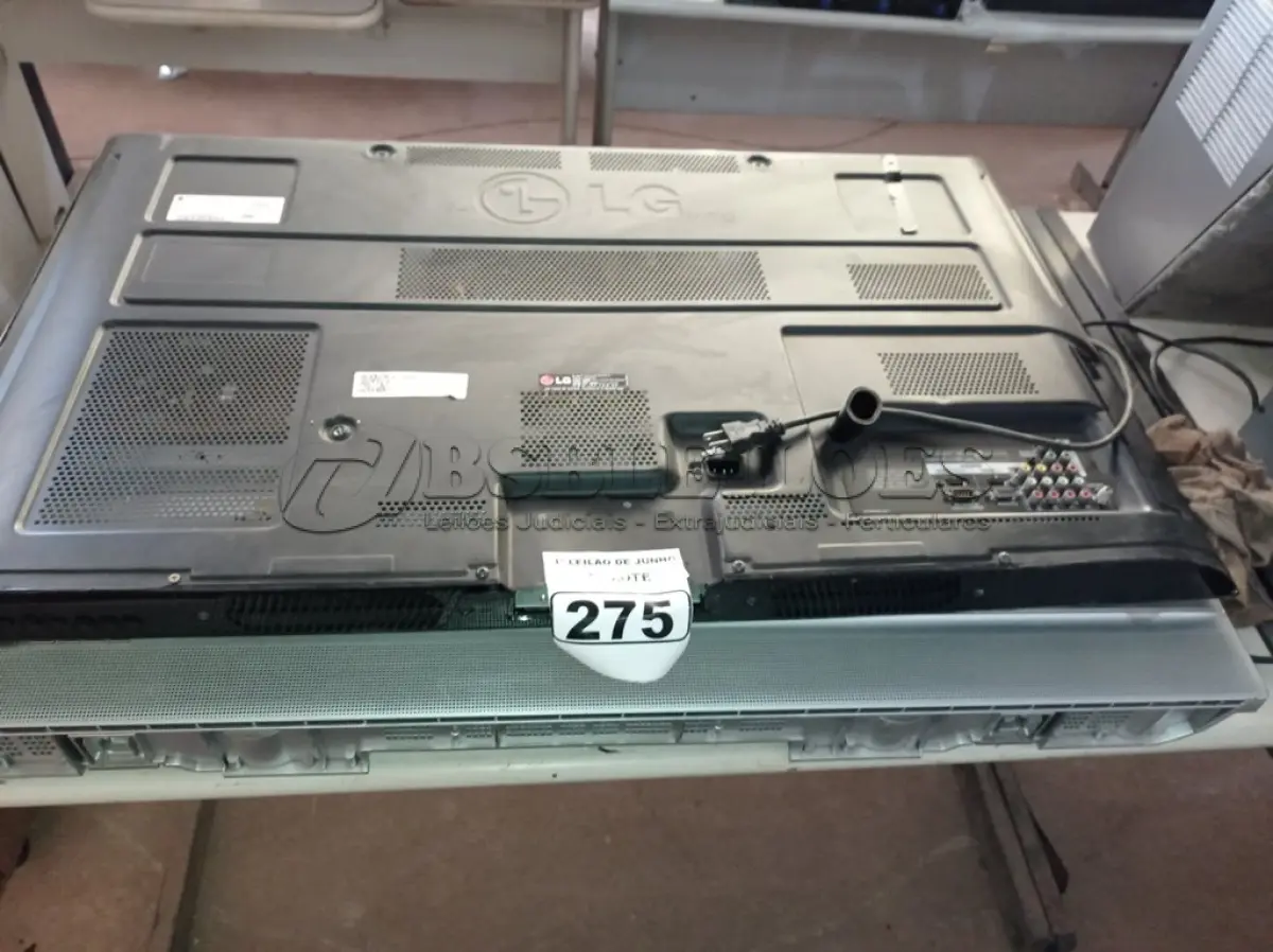 LOTE 275 - 02 TV’S, SENDO 01 PANASONIC E 01 MARCA LG RETIRADA DE PEÇAS. (NO ESTADO) ATENÇÃO! FAZER A VISITAÇÃO ANTES DE ARREMATAR, NÃO SABEMOS SE FUNCIONA. LEILÃO NÃO TEM GARANTIA E NEM DEVOLUÇÃO, SUJEITO A POSSÍVEIS AVARIAS VISÍVEIS/OCULTAS E/OU AUSÊNCIA DE COMPONENTES.