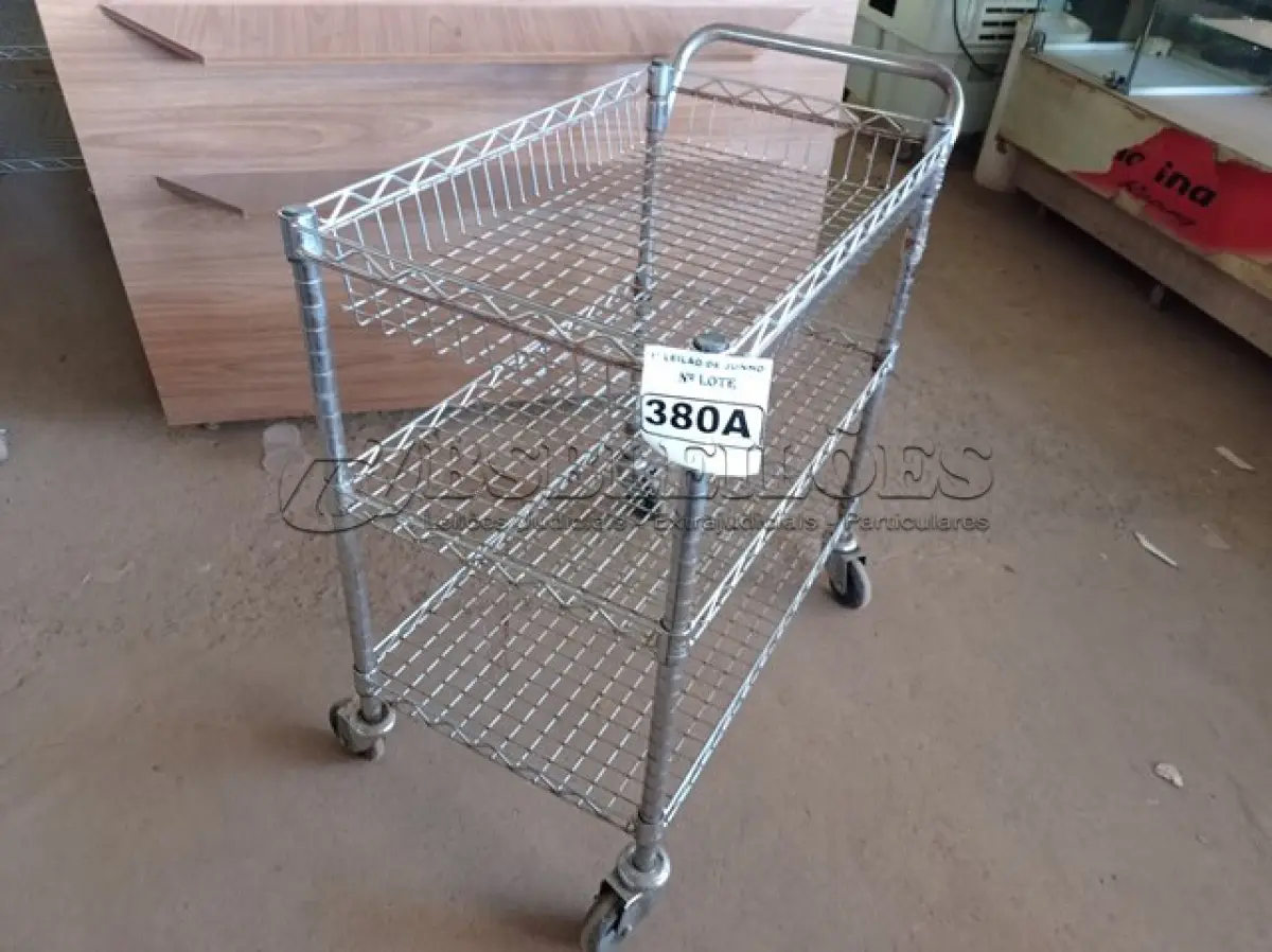 LOTE 380 - 01 CARRINHO PARA COPA COM 03 BANDEJAS E RODINHAS. (NO ESTADO) ATENÇÃO! FAZER A VISITAÇÃO ANTES DE ARREMATAR, NÃO SABEMOS SE FUNCIONA. LEILÃO NÃO TEM GARANTIA E NEM DEVOLUÇÃO, SUJEITO A POSSÍVEIS AVARIAS VISÍVEIS/OCULTAS E/OU AUSÊNCIA DE COMPONENTES.