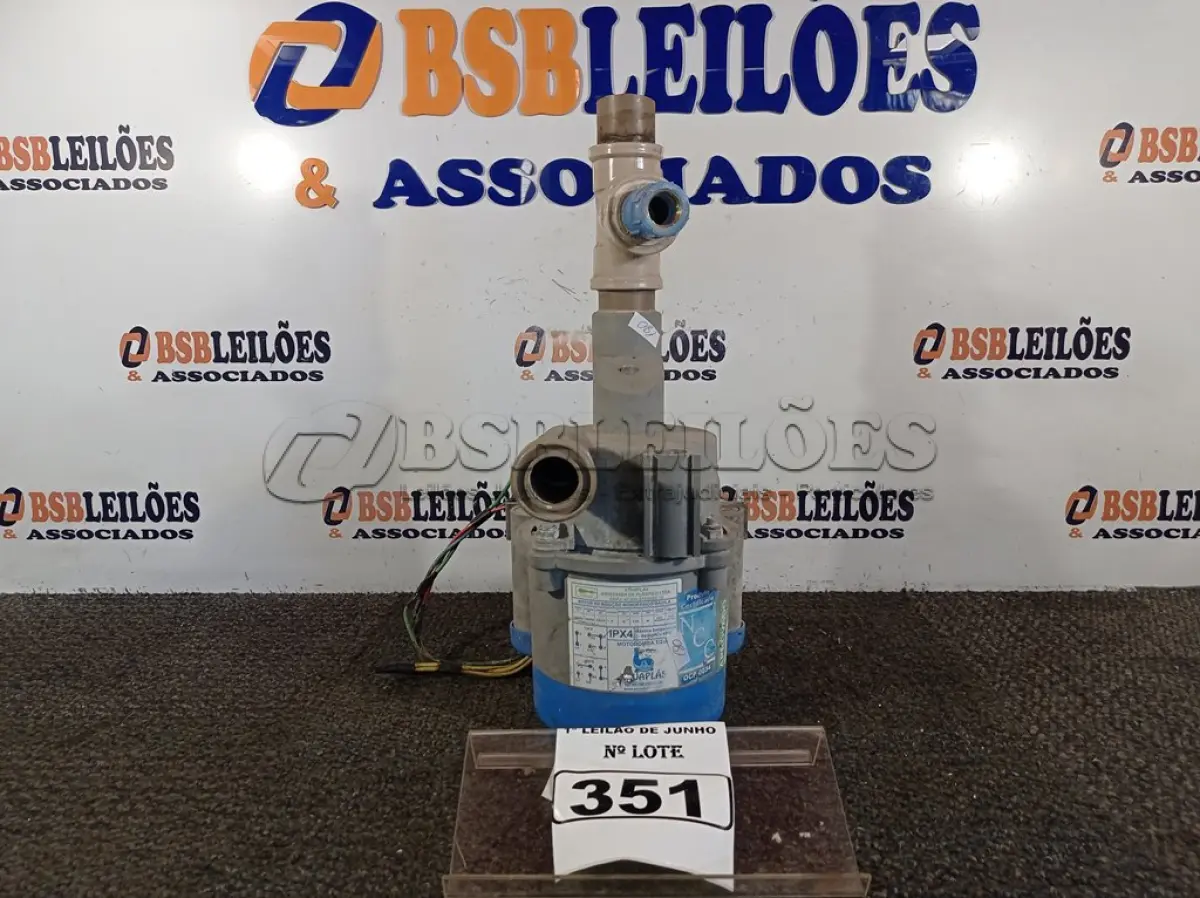 LOTE 351 - 01 MOTOR DE INDUÇÃO MONOFÁSICO DE GAIOLA 220V COM AVARIAS. (NO ESTADO) ATENÇÃO! FAZER A VISITAÇÃO ANTES DE ARREMATAR, NÃO SABEMOS SE FUNCIONA. LEILÃO NÃO TEM GARANTIA E NEM DEVOLUÇÃO, SUJEITO A POSSÍVEIS AVARIAS VISÍVEIS/OCULTAS E/OU AUSÊNCIA DE COMPONENTES.