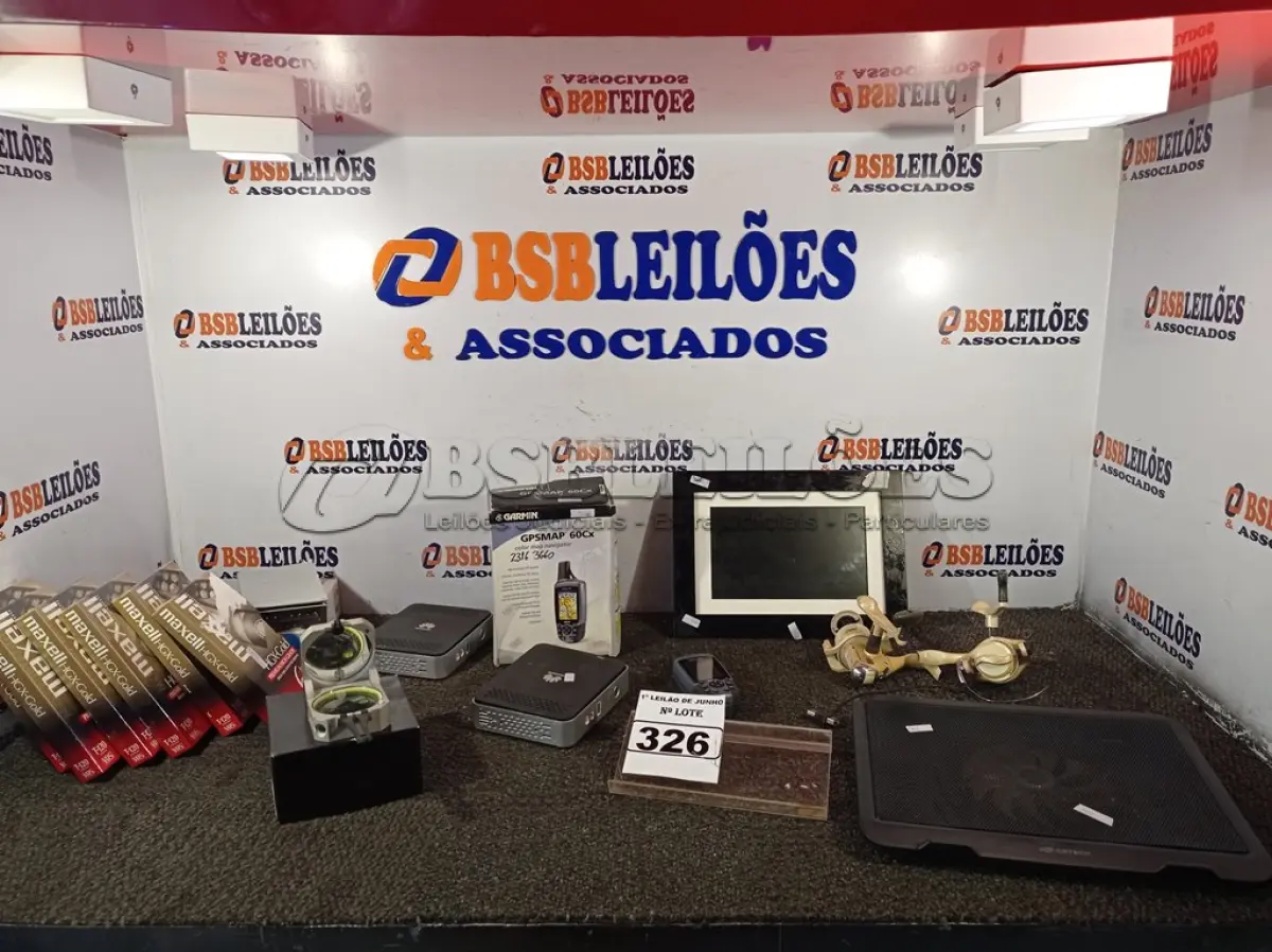 LOTE 326 - 01 LOTE COM 02 MOLINETES INCOMPLETOS, 01 FONTE CHAVEADA, 01 GPSMAP 60CX, 06 FITAS CASSETE, 02 SUCATAS DE MINE CPU, 01 MESA PARA NOTEBOOK, 01 PORTA RETRATO DIGITAL E 01 LUPA. (NO ESTADO) ATENÇÃO! FAZER A VISITAÇÃO ANTES DE ARREMATAR, NÃO SABEMOS SE FUNCIONA. LEILÃO NÃO TEM GARANTIA E NEM DEVOLUÇÃO, SUJEITO A POSSÍVEIS AVARIAS VISÍVEIS/OCULTAS E/OU AUSÊNCIA DE COMPONENTES.