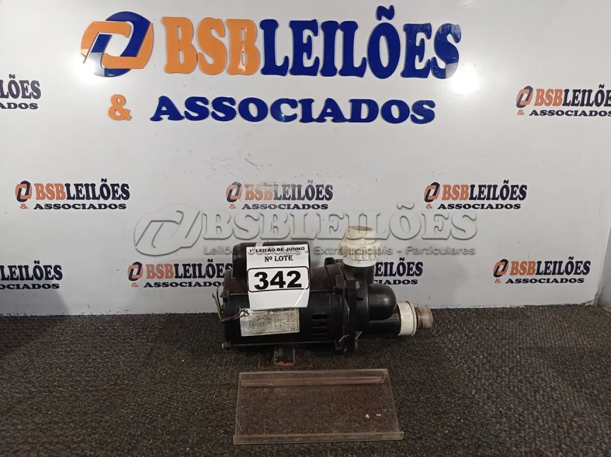 LOTE 342 - 01 MOTOR DE INDUÇÃO MONOFÁSICO DE GAIOLA 220V COM AVARIAS. (NO ESTADO) ATENÇÃO! FAZER A VISITAÇÃO ANTES DE ARREMATAR, NÃO SABEMOS SE FUNCIONA. LEILÃO NÃO TEM GARANTIA E NEM DEVOLUÇÃO, SUJEITO A POSSÍVEIS AVARIAS VISÍVEIS/OCULTAS E/OU AUSÊNCIA DE COMPONENTES.