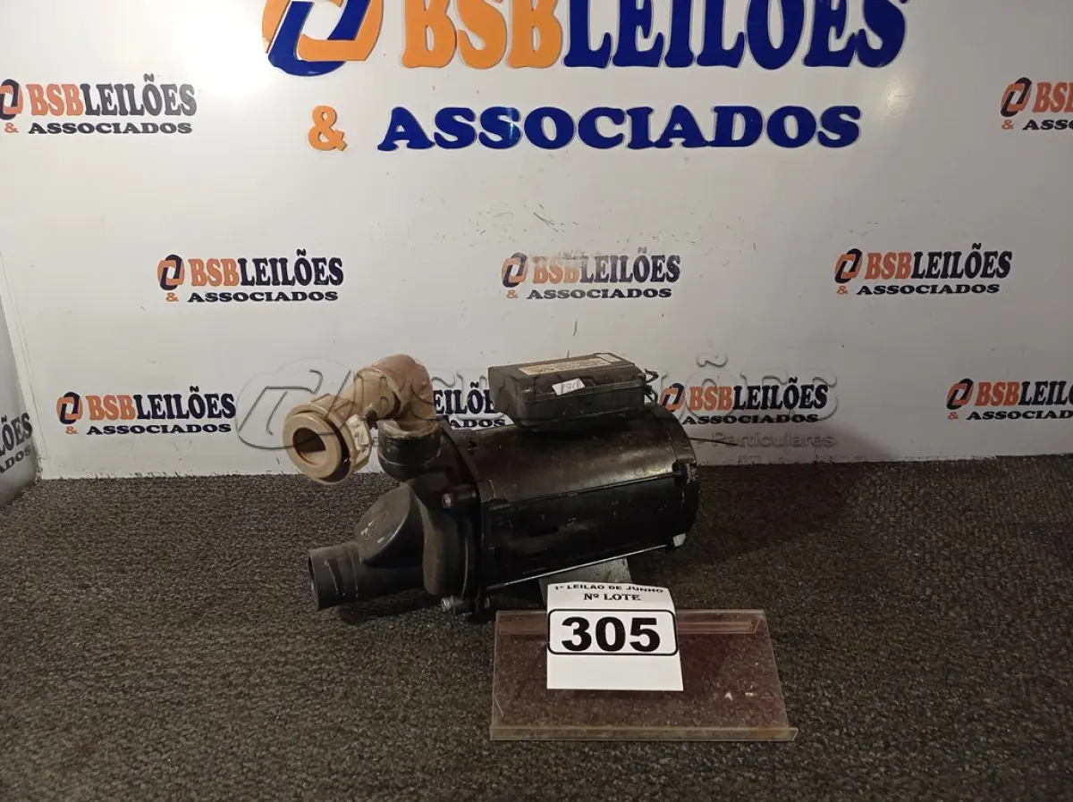 LOTE 305 - 01 MOTOBOMBA 220V. (NO ESTADO) ATENÇÃO! FAZER A VISITAÇÃO ANTES DE ARREMATAR, NÃO SABEMOS SE FUNCIONA. LEILÃO NÃO TEM GARANTIA E NEM DEVOLUÇÃO, SUJEITO A POSSÍVEIS AVARIAS VISÍVEIS/OCULTAS E/OU AUSÊNCIA DE COMPONENTES.
