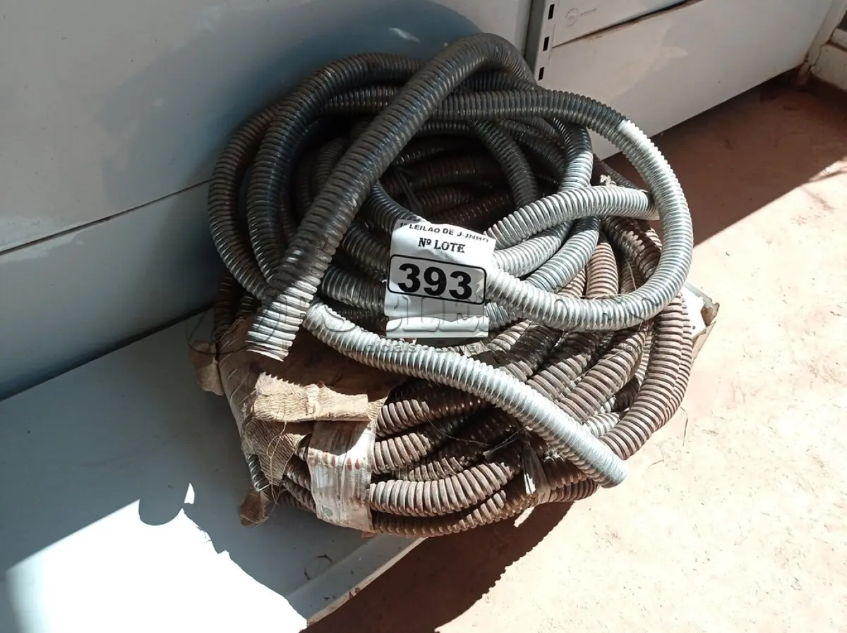 LOTE 393 - 01 ROLO DE MANGUEIRA CORRUGADA EM AÇO. (NO ESTADO) ATENÇÃO! FAZER A VISITAÇÃO ANTES DE ARREMATAR, NÃO SABEMOS SE FUNCIONA. LEILÃO NÃO TEM GARANTIA E NEM DEVOLUÇÃO, SUJEITO A POSSÍVEIS AVARIAS VISÍVEIS/OCULTAS E/OU AUSÊNCIA DE COMPONENTES.