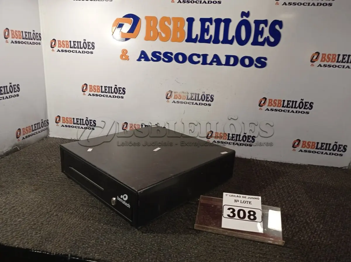 LOTE 308 - 01 CAIXA REGISTRADORA PARA DINHEIRO MANUAL. (NO ESTADO) ATENÇÃO! FAZER A VISITAÇÃO ANTES DE ARREMATAR, NÃO SABEMOS SE FUNCIONA. LEILÃO NÃO TEM GARANTIA E NEM DEVOLUÇÃO, SUJEITO A POSSÍVEIS AVARIAS VISÍVEIS/OCULTAS E/OU AUSÊNCIA DE COMPONENTES.