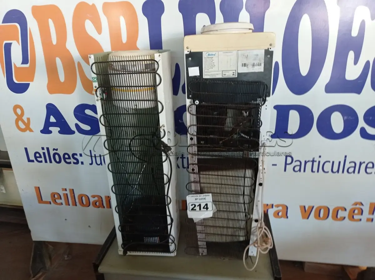 LOTE 214 - 02 BEBEDOUROS REFRIGERADOS COM AVARIAS. (NO ESTADO) ATENÇÃO! FAZER A VISITAÇÃO ANTES DE ARREMATAR, NÃO SABEMOS SE FUNCIONA. LEILÃO NÃO TEM GARANTIA E NEM DEVOLUÇÃO, SUJEITO A POSSÍVEIS AVARIAS VISÍVEIS/OCULTAS E/OU AUSÊNCIA DE COMPONENTES.