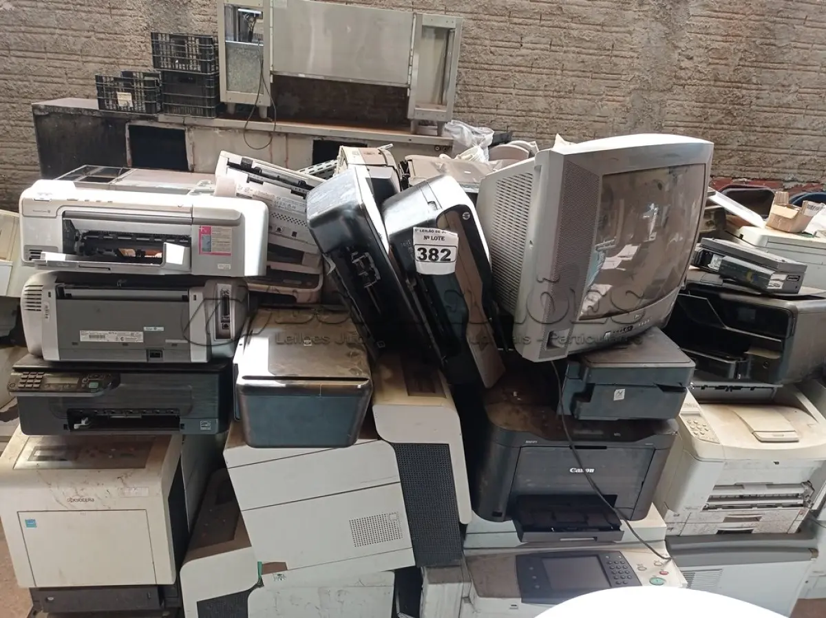 LOTE 382 - 01 LOTE COM GRANDE QUANTIDADE DE IMPRESSORAS MARCAS E MODELOS DIVERSOS E 01 TV DE 20’’ MARCA PHILCO PARA RETIRADA DE PEÇAS. (NO ESTADO) ATENÇÃO! FAZER A VISITAÇÃO ANTES DE ARREMATAR, NÃO SABEMOS SE FUNCIONA. LEILÃO NÃO TEM GARANTIA E NEM DEVOLUÇÃO, SUJEITO A POSSÍVEIS AVARIAS VISÍVEIS/OCULTAS E/OU AUSÊNCIA DE COMPONENTES.
