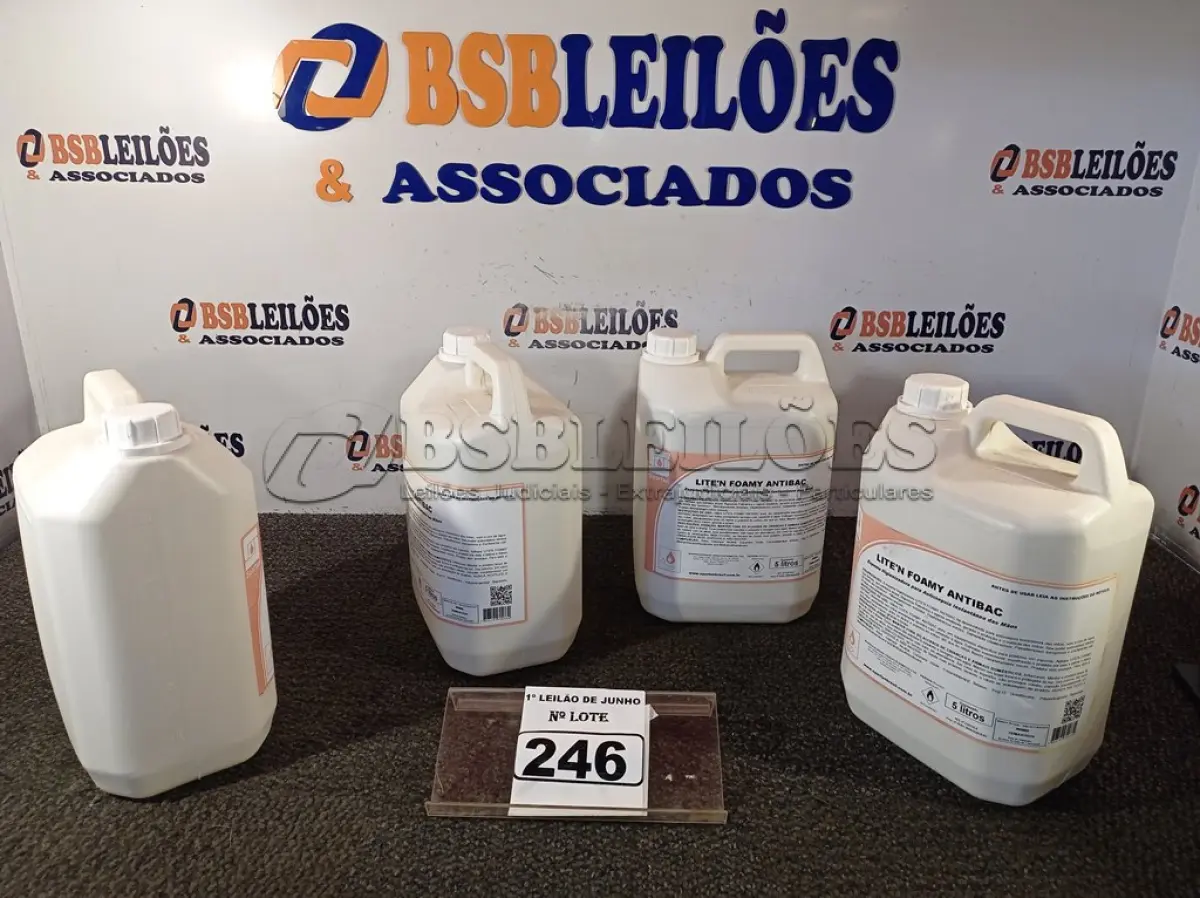 LOTE 246 - 04 GALÕES DE ESPUMA HIGIENIZADORA PARA ANTISSEPSIA INSTANTÂNEA DAS MÃOS COM 05 LITROS CADA GALÃO. (NO ESTADO) ATENÇÃO! FAZER A VISITAÇÃO ANTES DE ARREMATAR, NÃO SABEMOS SE FUNCIONA. LEILÃO NÃO TEM GARANTIA E NEM DEVOLUÇÃO, SUJEITO A POSSÍVEIS AVARIAS VISÍVEIS/OCULTAS E/OU AUSÊNCIA DE COMPONENTES.
