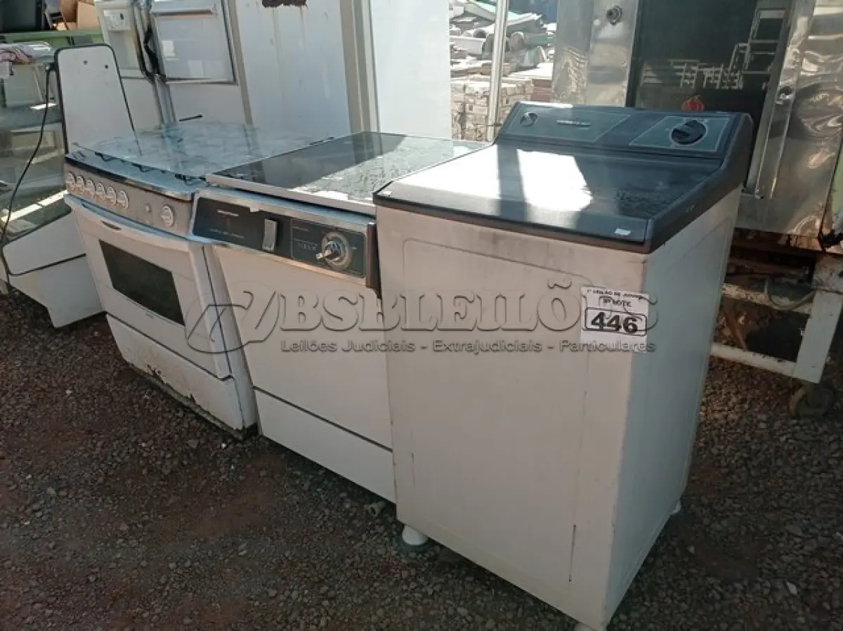 LOTE 446 - 01 FOGÃO BOCAS, 01 LAVA LOUCAS E 01 MÁQUINA DE LAVAR. (NO ESTADO) ATENÇÃO! FAZER A VISITAÇÃO ANTES DE ARREMATAR, NÃO SABEMOS SE FUNCIONA. LEILÃO NÃO TEM GARANTIA E NEM DEVOLUÇÃO, SUJEITO A POSSÍVEIS AVARIAS VISÍVEIS/OCULTAS E/OU AUSÊNCIA DE COMPONENTES.