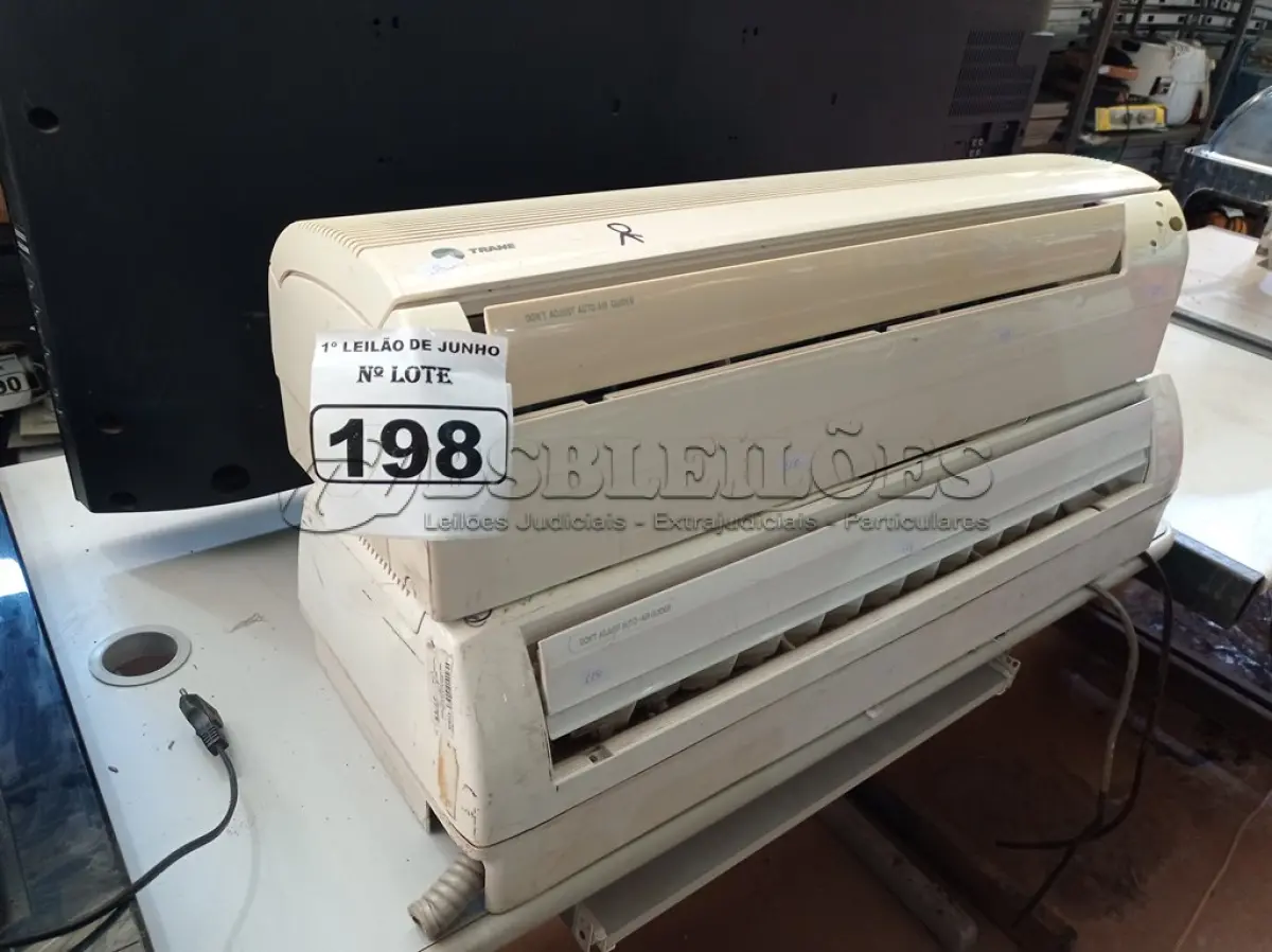 LOTE 198 - 02 EVAPORADORAS MARCA GREE E 01 MARCA TRANE. (NO ESTADO) ATENÇÃO! FAZER A VISITAÇÃO ANTES DE ARREMATAR, NÃO SABEMOS SE FUNCIONA. LEILÃO NÃO TEM GARANTIA E NEM DEVOLUÇÃO, SUJEITO A POSSÍVEIS AVARIAS VISÍVEIS/OCULTAS E/OU AUSÊNCIA DE COMPONENTES.