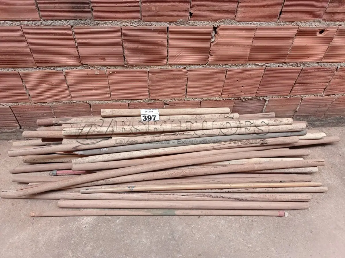 LOTE 397 - 01 LOTE COM DIVERSOS CABOS. (NO ESTADO) ATENÇÃO! FAZER A VISITAÇÃO ANTES DE ARREMATAR, NÃO SABEMOS SE FUNCIONA. LEILÃO NÃO TEM GARANTIA E NEM DEVOLUÇÃO, SUJEITO A POSSÍVEIS AVARIAS VISÍVEIS/OCULTAS E/OU AUSÊNCIA DE COMPONENTES.
