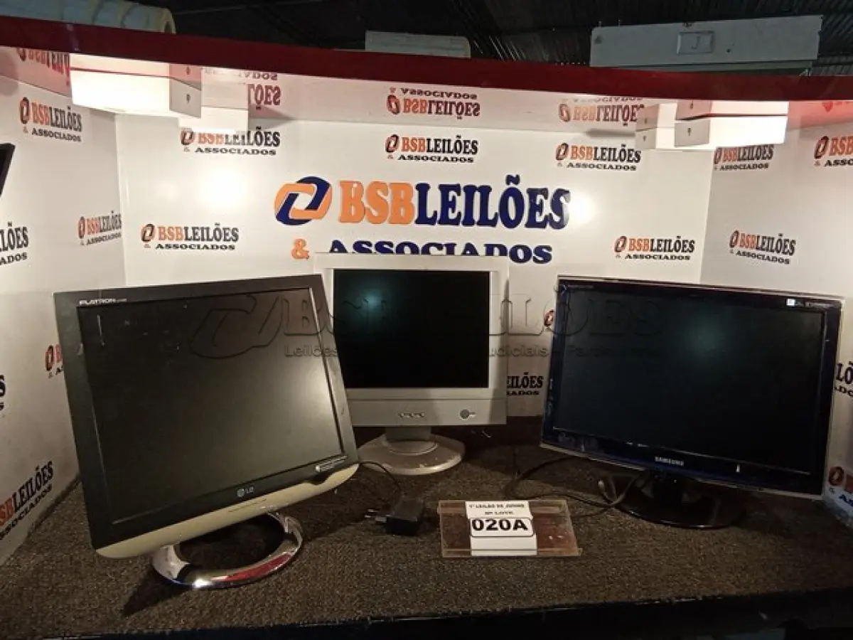 LOTE 020 - 05 MONITORES MARCAS E MODELOS DIVERSOS COM AVARIAS. (NO ESTADO) ATENÇÃO! FAZER A VISITAÇÃO ANTES DE ARREMATAR, NÃO SABEMOS SE FUNCIONA. LEILÃO NÃO TEM GARANTIA E NEM DEVOLUÇÃO, SUJEITO A POSSÍVEIS AVARIAS VISÍVEIS/OCULTAS E/OU AUSÊNCIA DE COMPONENTES.